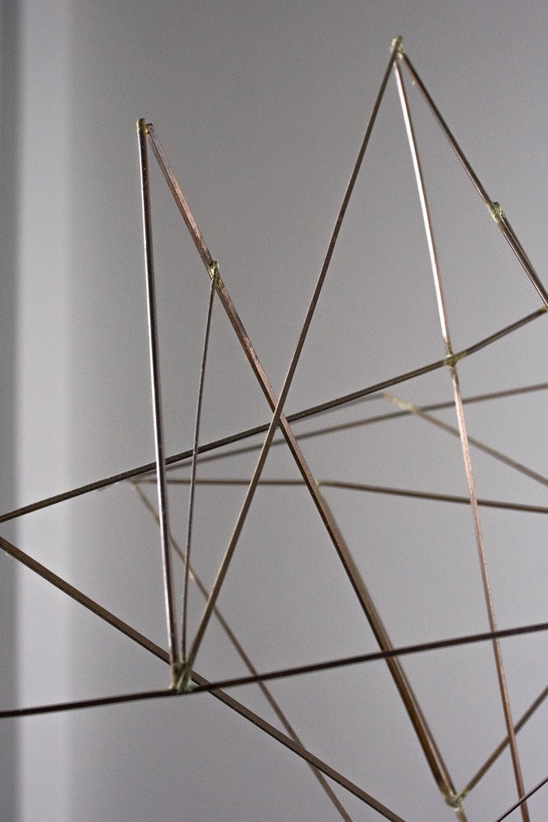 Skulptur aus Kupferdraht von Lancelot Elysée Samson, 1966 ... Waren die bildhauerwerkstätten für holz und stein 1919 vor allem mit dem programmatischen gedanken gegründet worden, plastische werke für die architektur zu liefern.