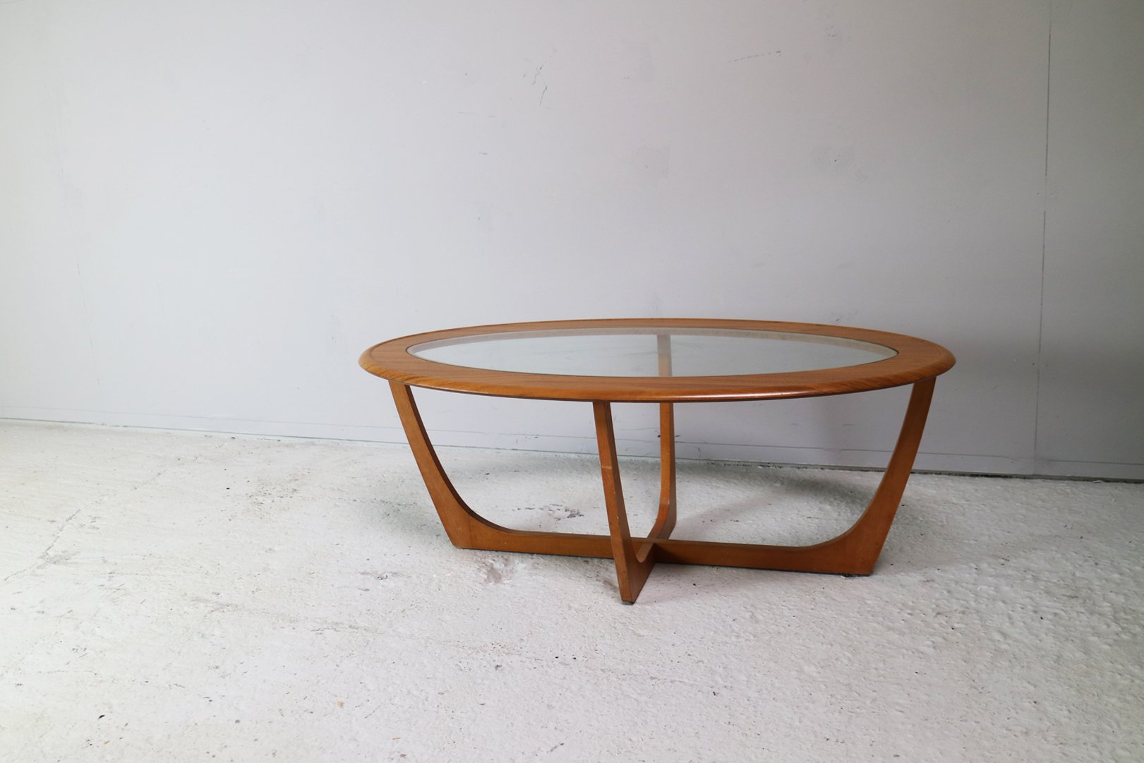 Oval coffee table 1970s