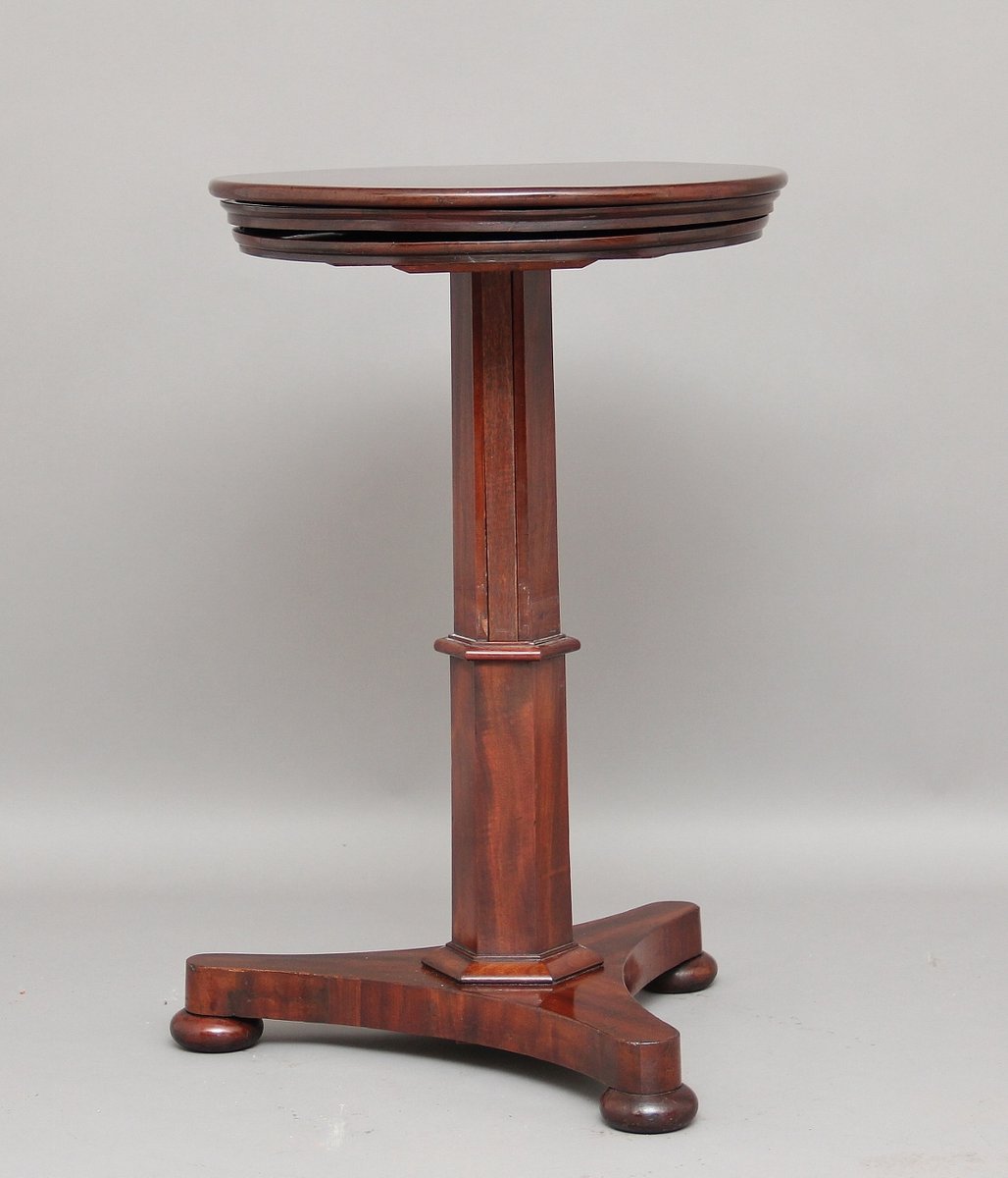 Antique Round Side Table for sale at Pamono