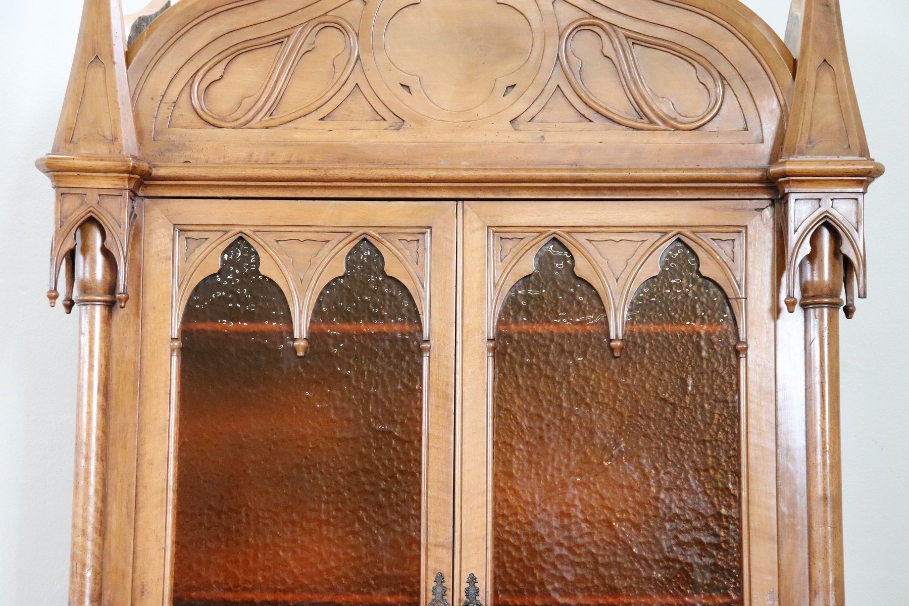Antique Neo Gothic Cabinet 1880s Bei Pamono Kaufen