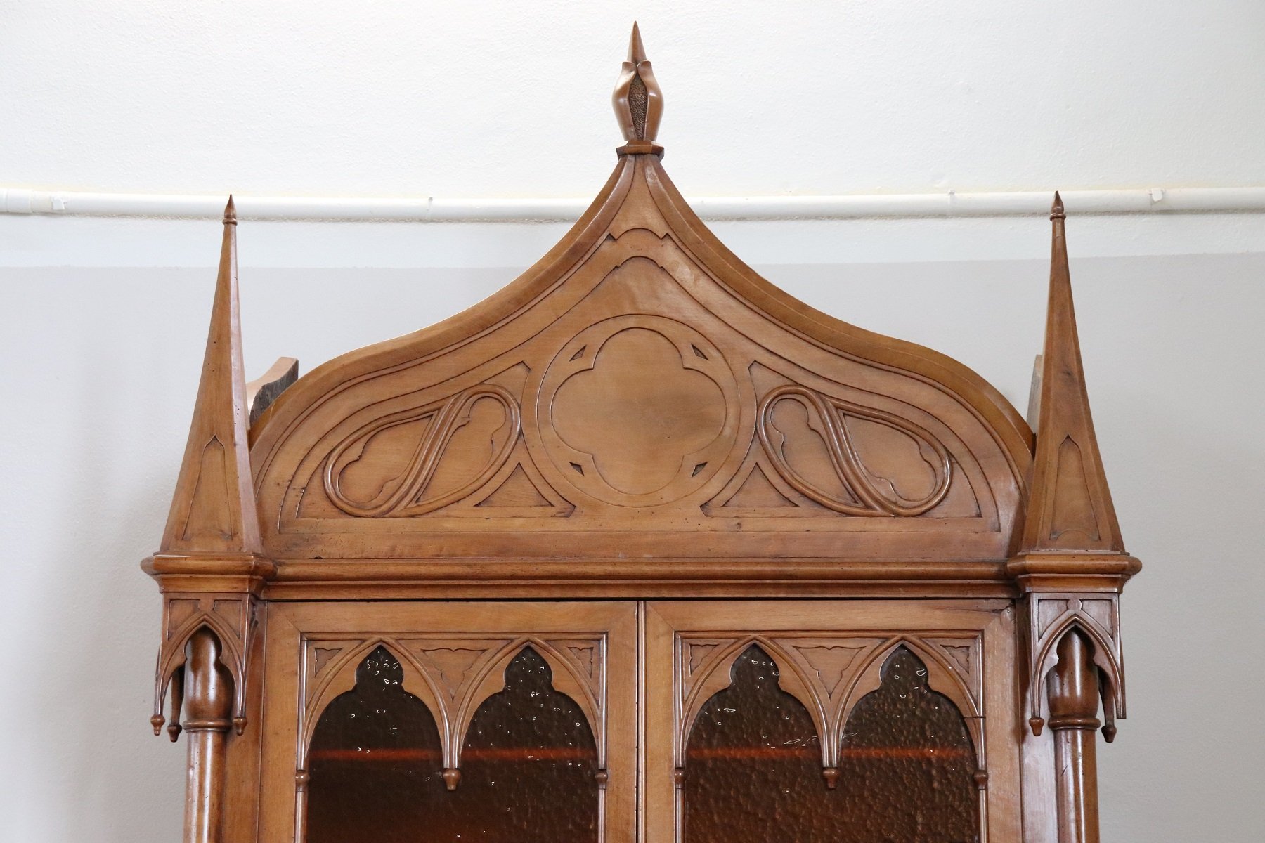 Antique Neo Gothic Cabinet 1880s Bei Pamono Kaufen