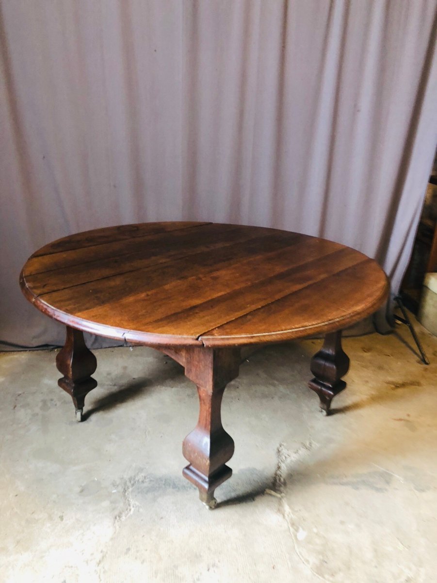 Mesa de comedor antigua redonda con ruedas en venta en Pamono Mesa de comedor antigua redonda con ruedas en venta en Pamono
