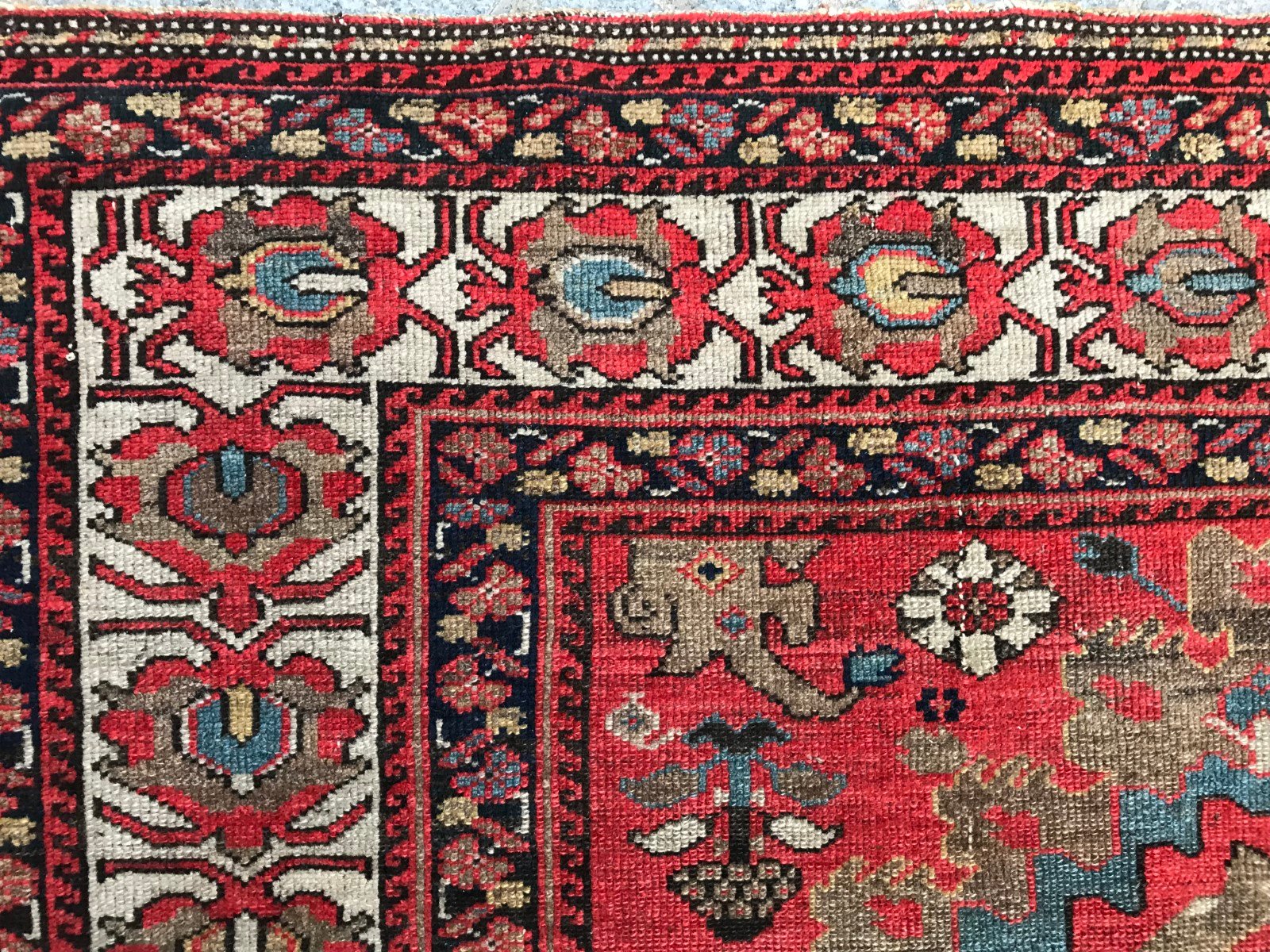 Antique Middle Eastern Rug for sale at Pamono