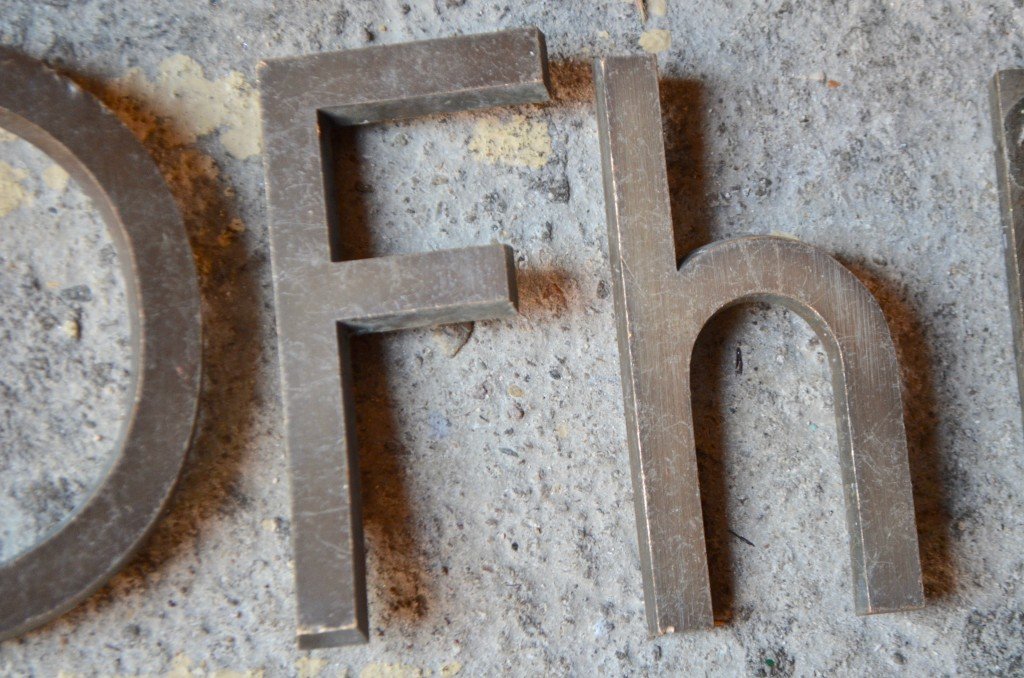 lettre metal industriel