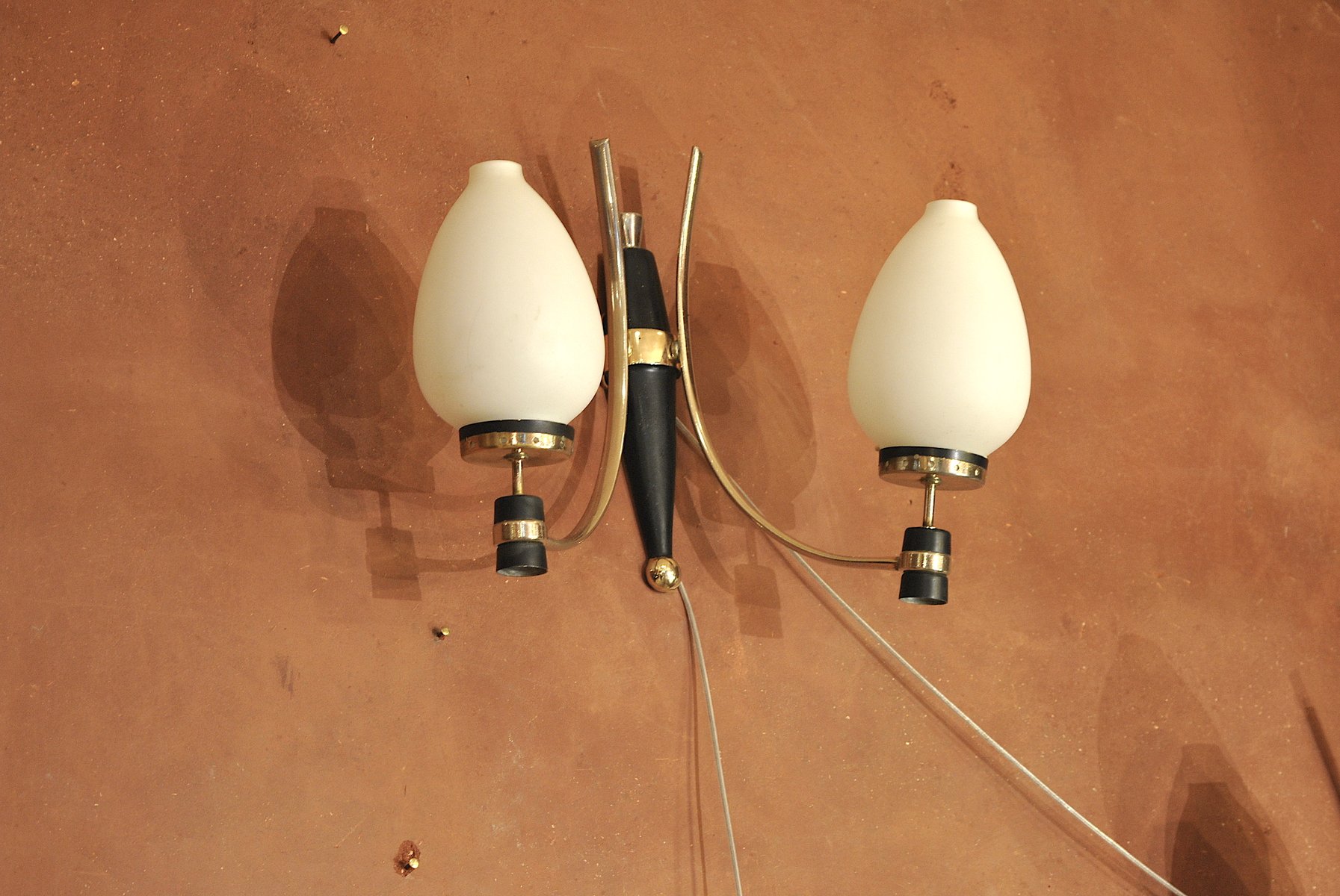 Lampade da parete vintage in ottone e vetro opalino ...