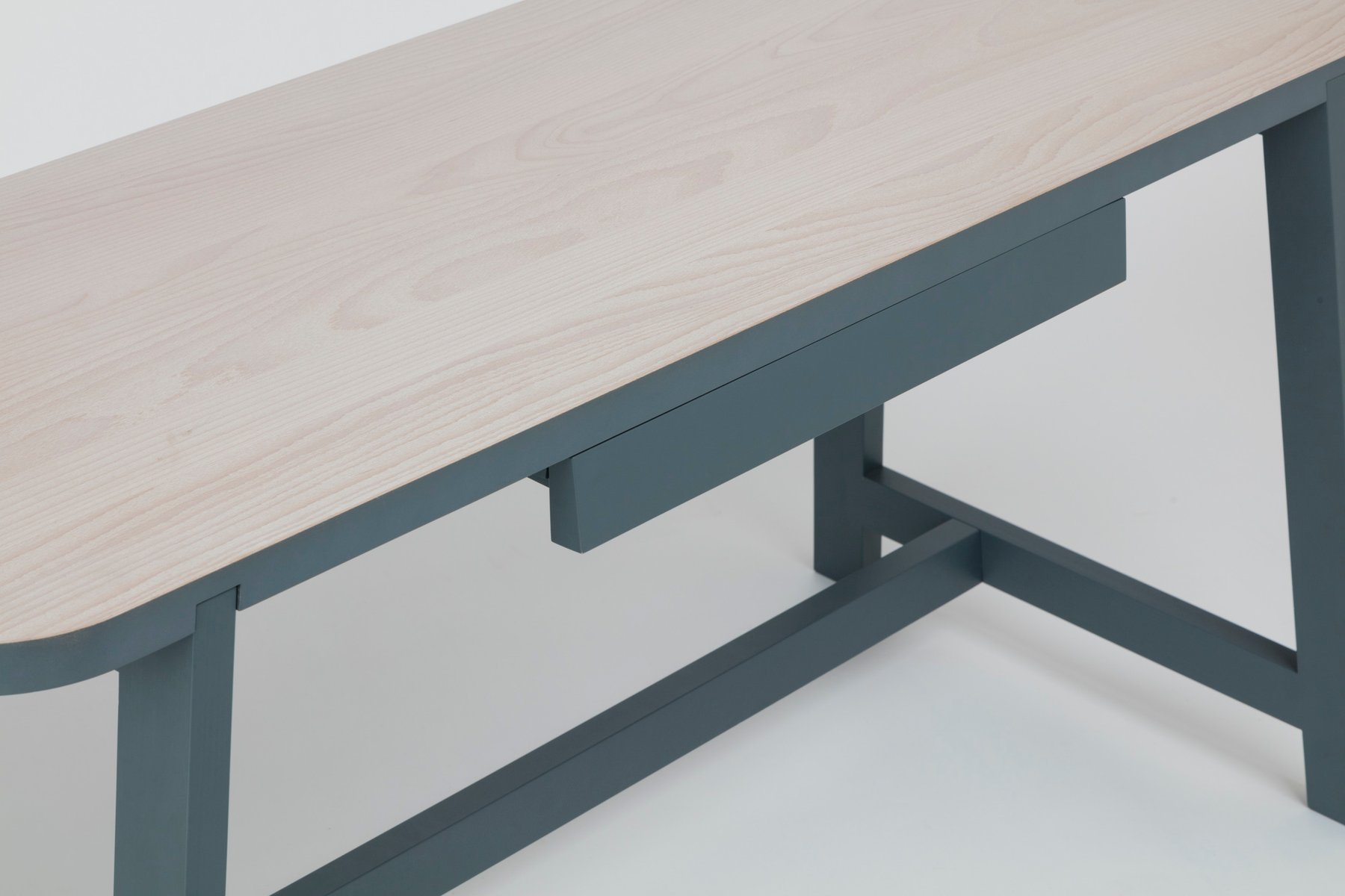 Grau lackierter Desk Three aus Buche von Another Country bei Pamono kaufen