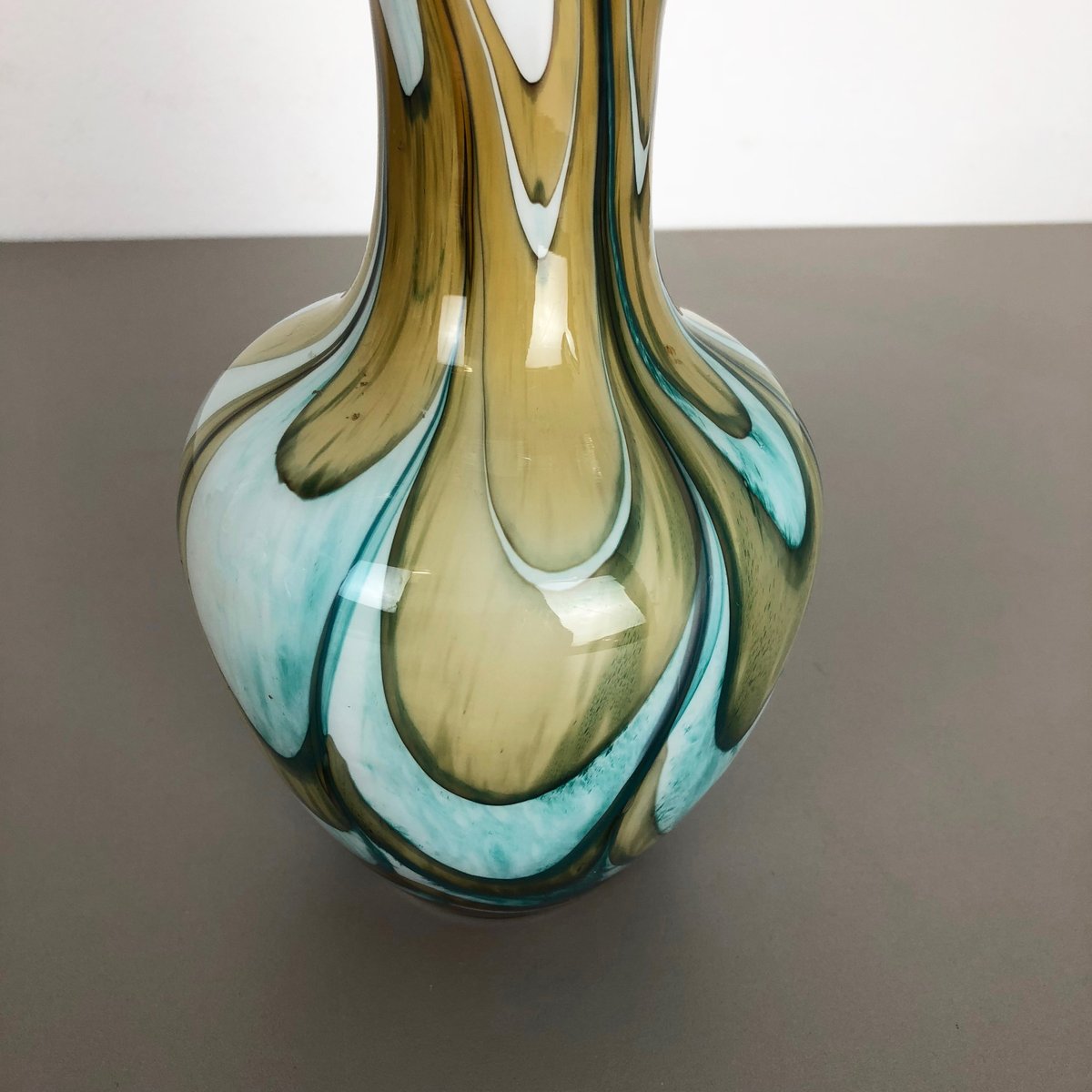 Italian Opaline Vase by Carlo Moretti, 1970s for sale at Pamono