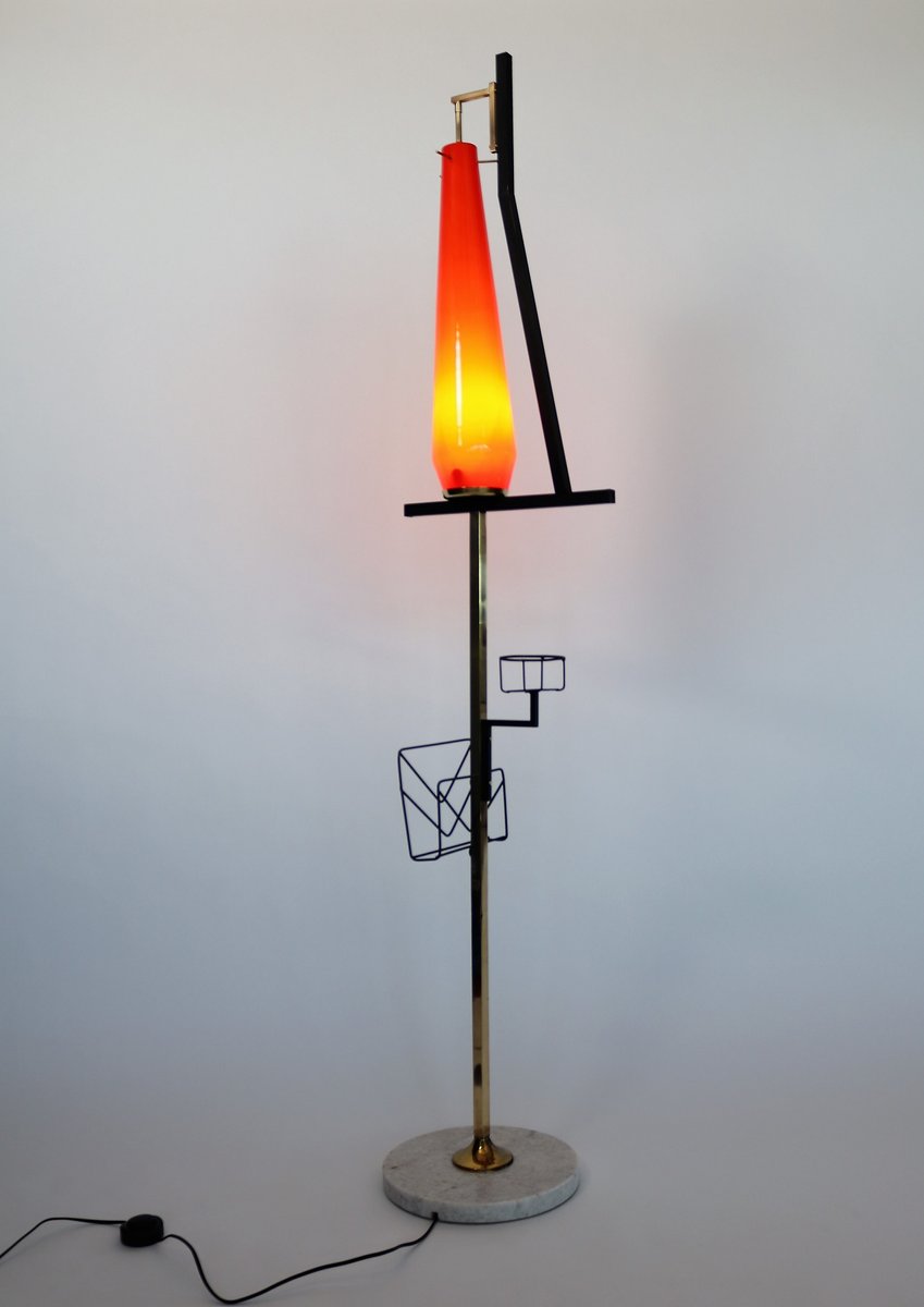 Italienische Mid-Century Stehlampe mit rotem Glasschirm von Vistosi