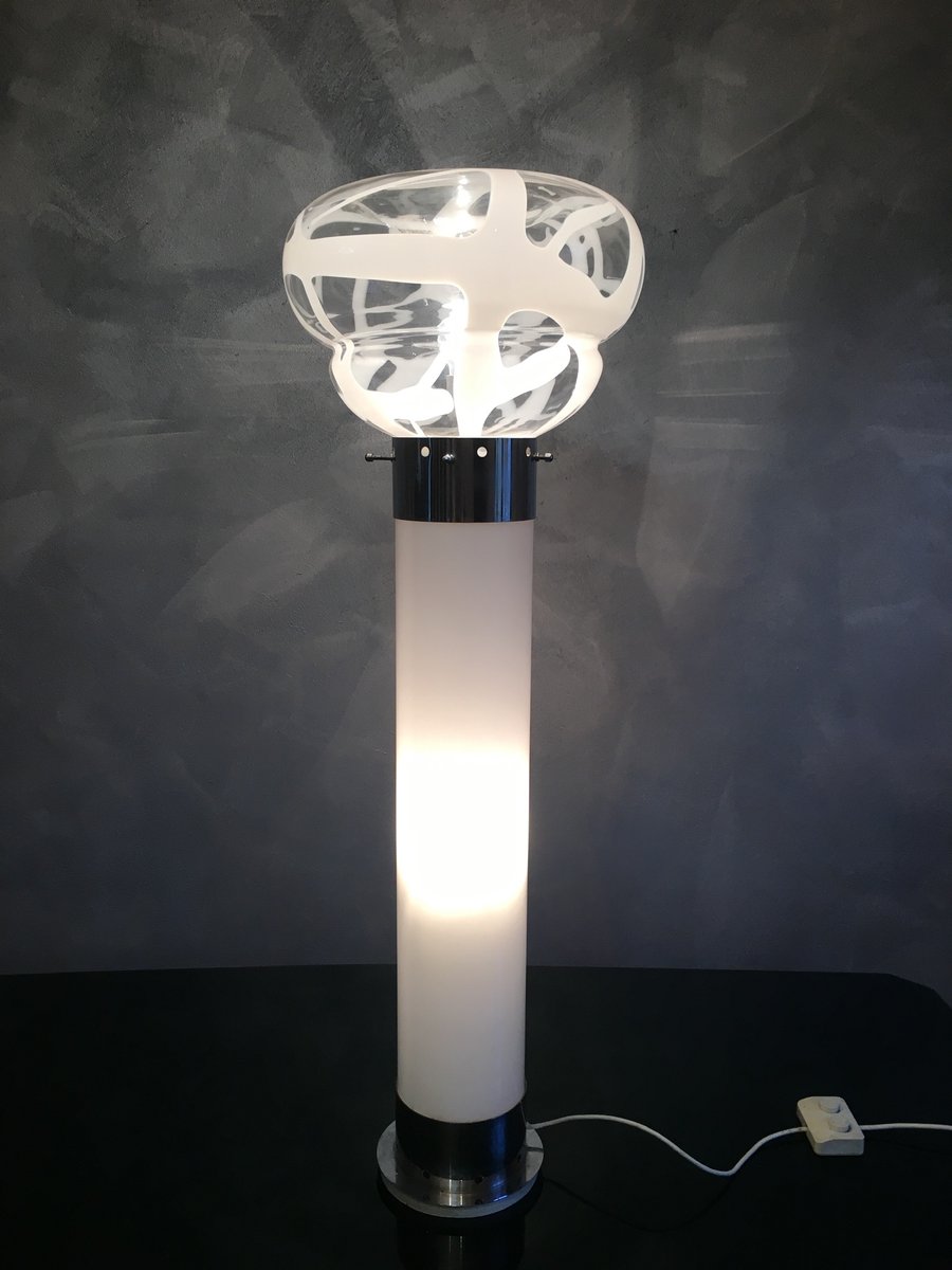 Stehlampe aus Acrylglas und geblasenem Glas, 1970er bei Pamono kaufen