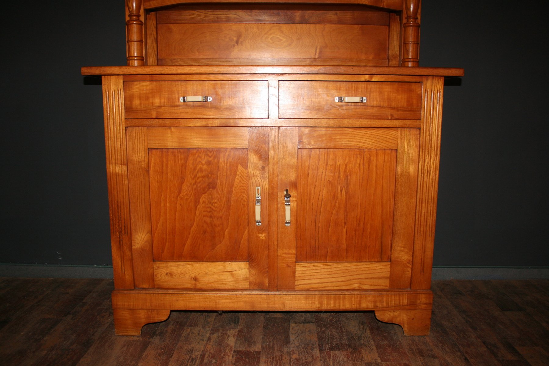 Credenza da cucina vintage in frassino, anni '20 in vendita su Pamono