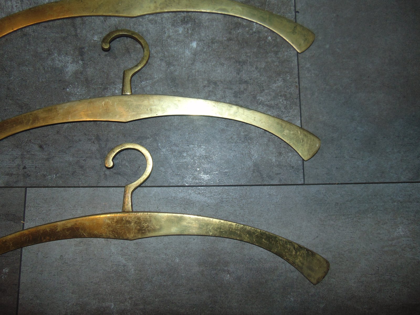 National Hardware Bildaufhänger Aus Messing – Trägt Bis 30 Lbs (13,6 Kg), Für Trockenbau & Putz – Ohne Dübel Nötig