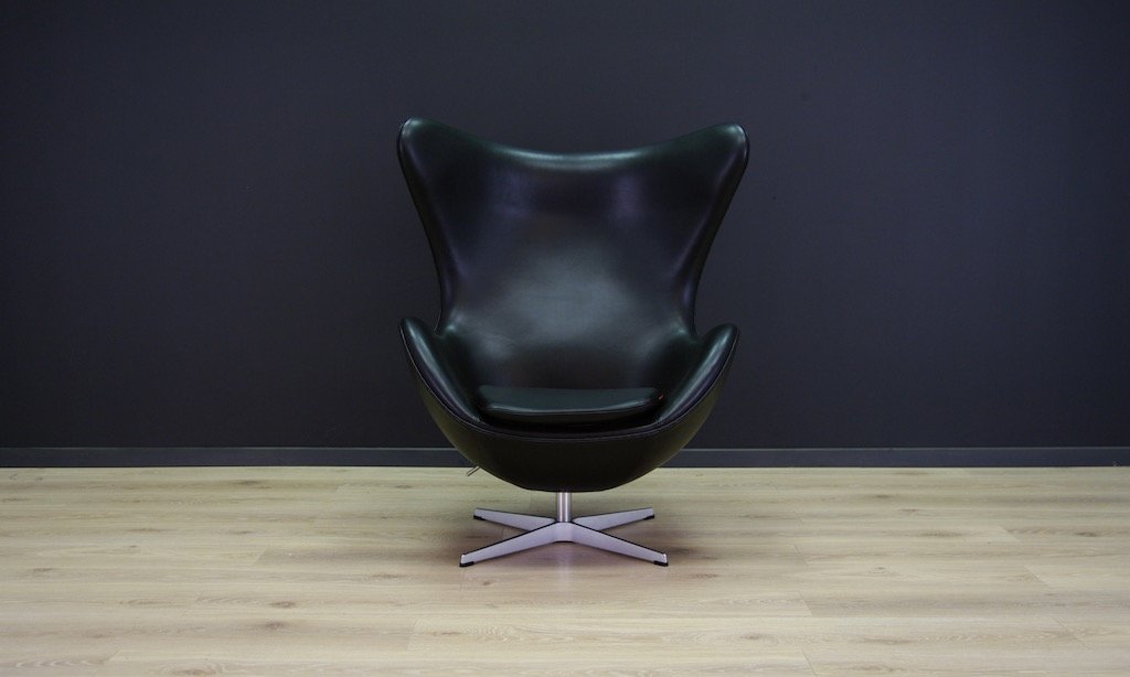 Mid Century Black Leather Egg Chair By Arne Jacobsen For Fritz Mid Century Black Leather Egg Chair By