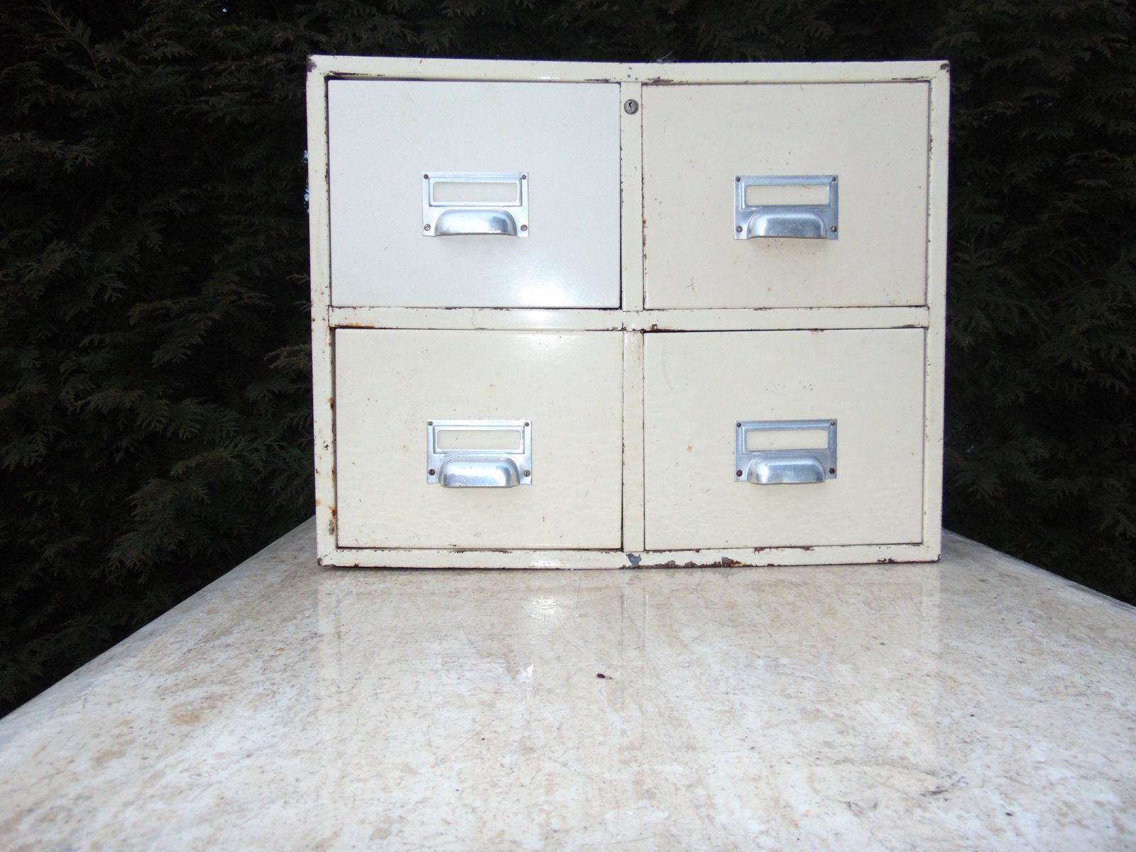 Industrieller Aktenschrank von Mauser, 1970er bei Pamono kaufen Schrank aus Metall mit Schiebetüren von Mauser Werke Waldeck