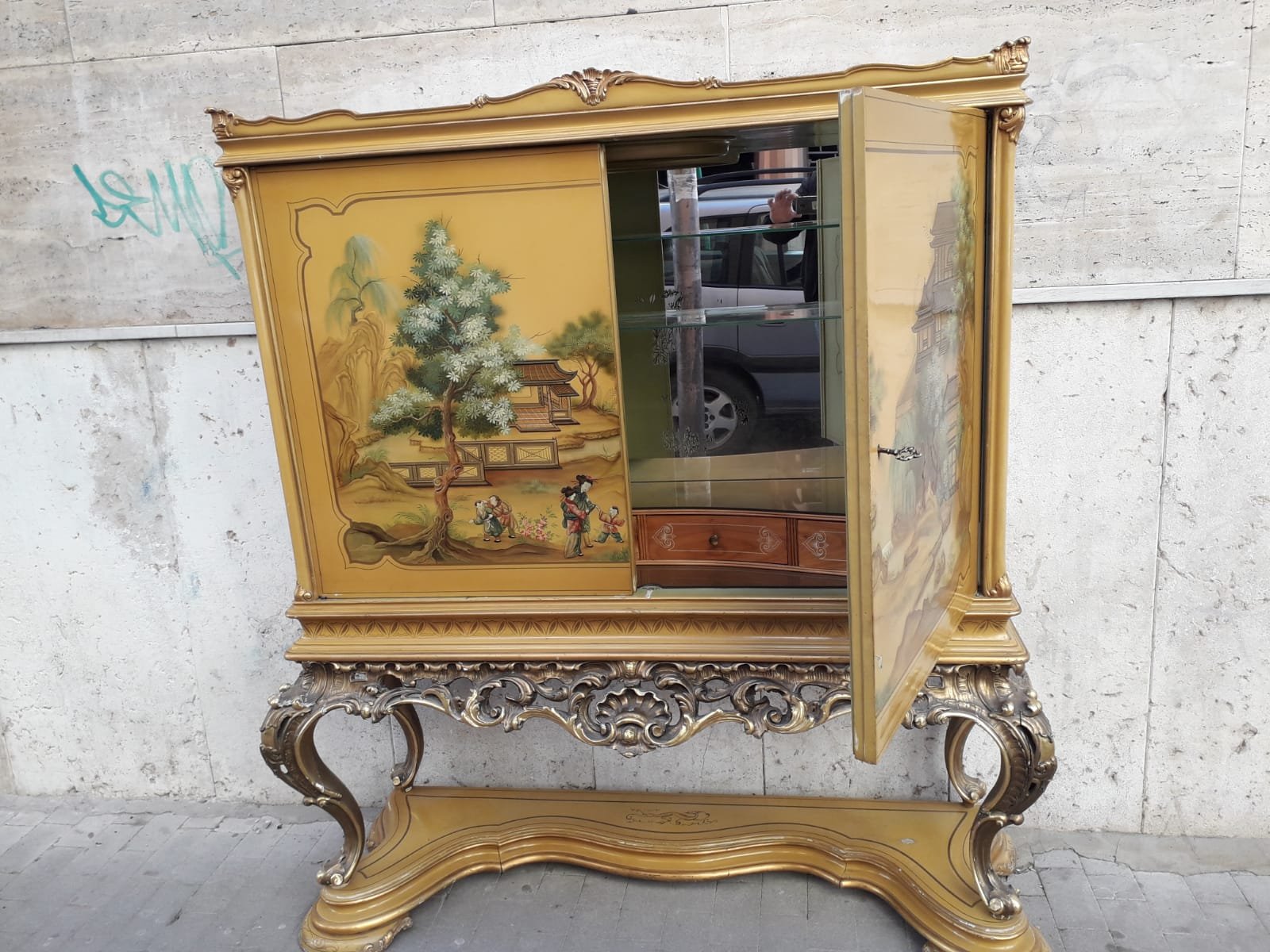 Antiker chinesischer Barschrank bei Pamono kaufen