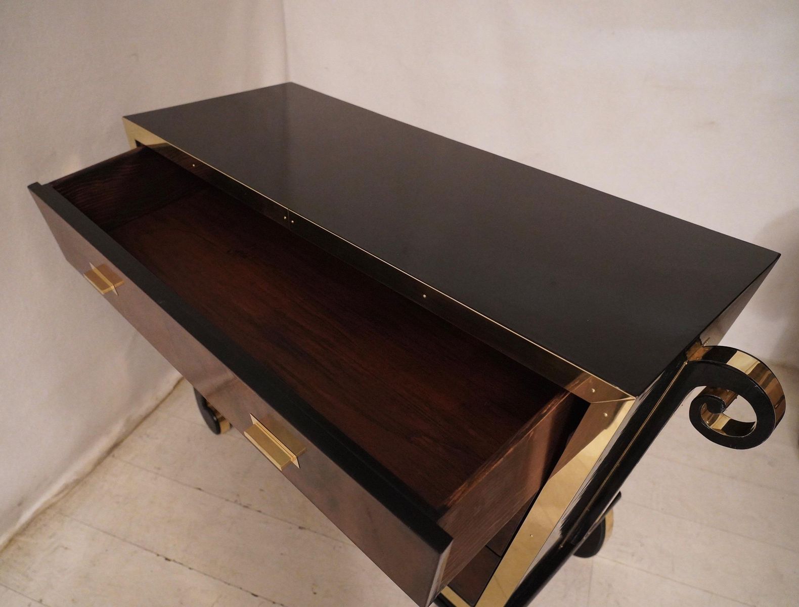 Commode Mid-Century en Cuir de Chèvre et Laiton, Italie, 1950s en vente ...
