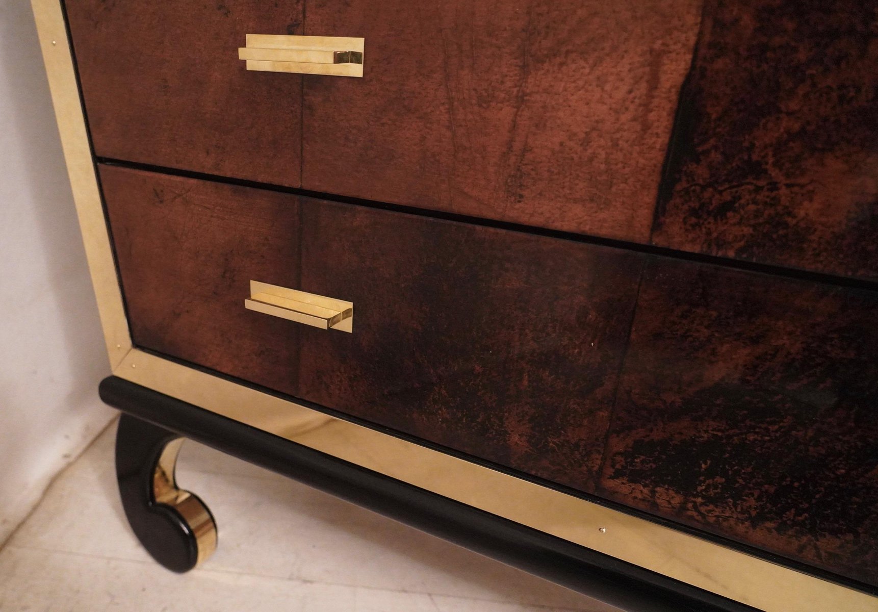 Commode Mid-Century en Cuir de Chèvre et Laiton, Italie, 1950s en vente ...