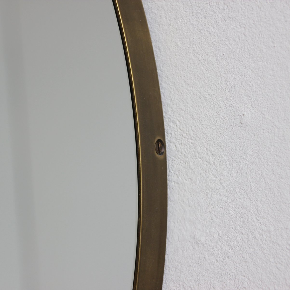 Großer runder versilberter Orbis Spiegel mit Bronzerahmen von Alguacil