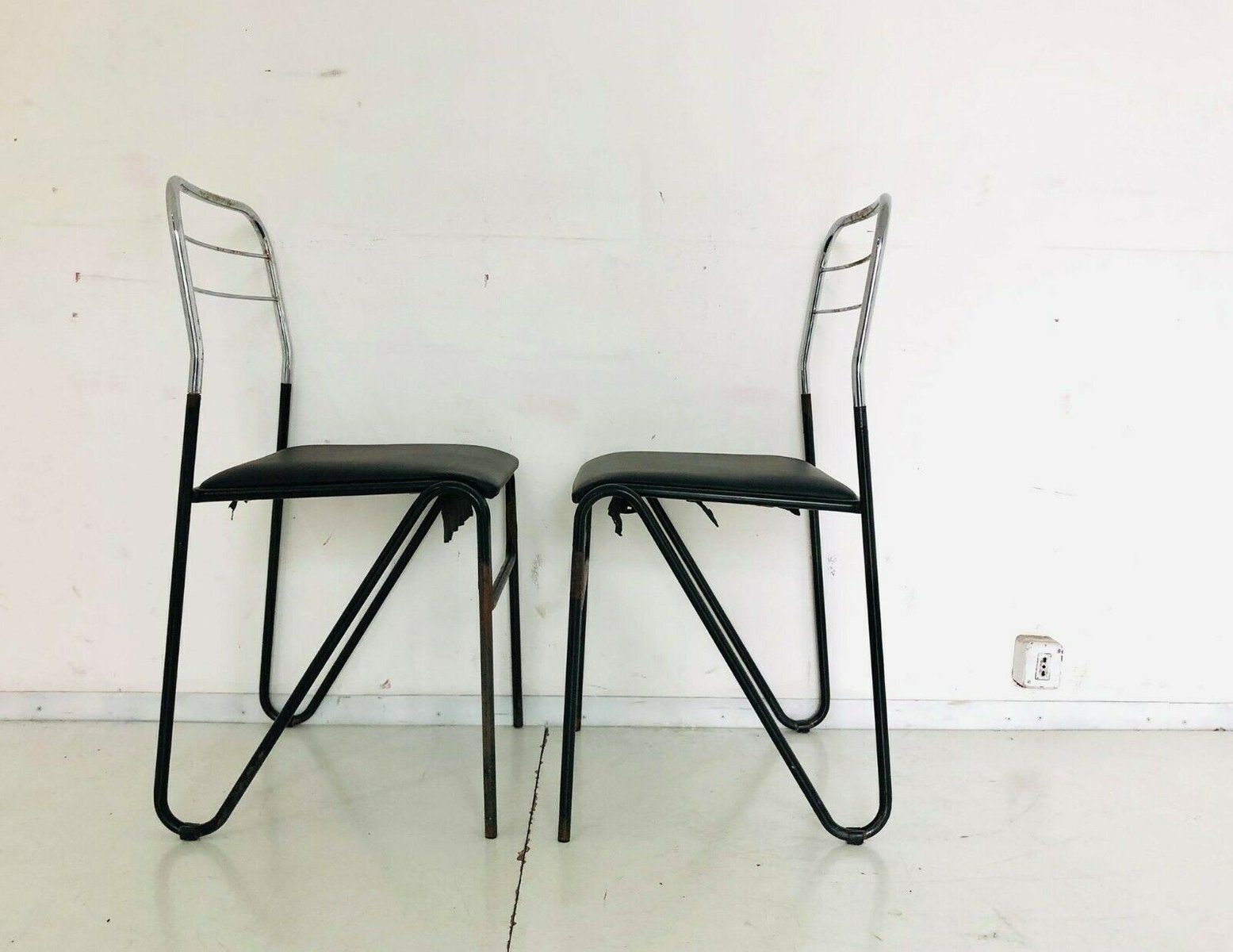 Vintage Stühle mit Sitz aus schwarzem Skai & Gestell aus Metall, 1970er