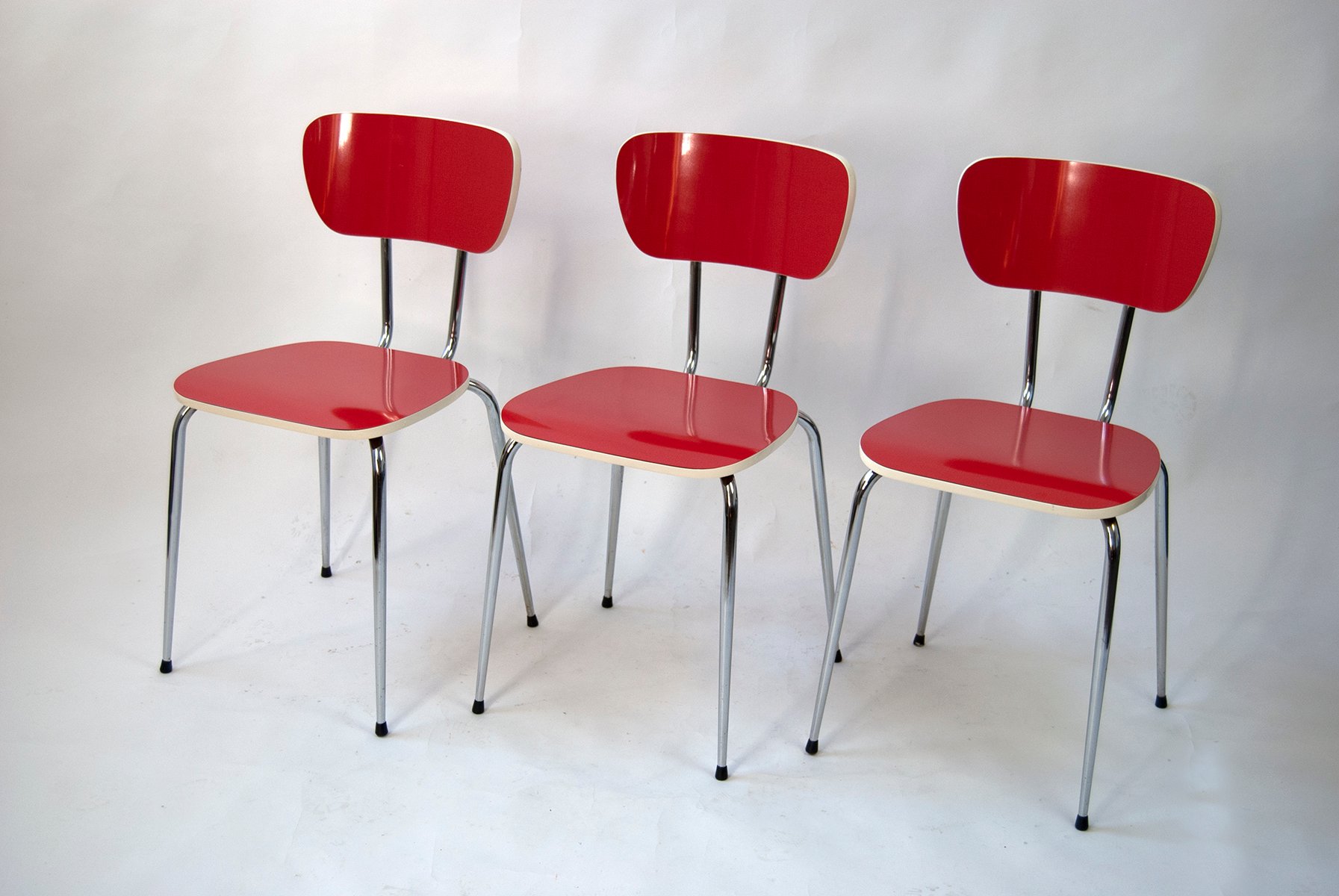 Set with Red Formica Kitchen Table and 3 Chairs, 1960s en vente sur Pamono