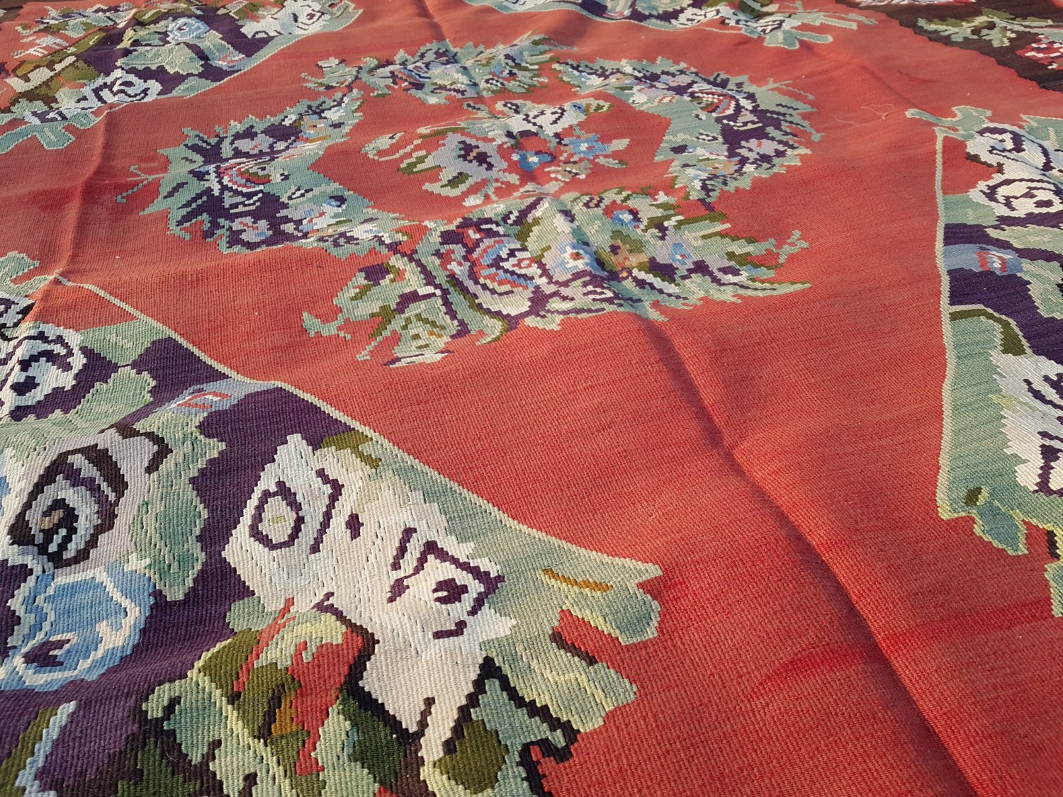 Türkischer Vintage Teppich mit Blumen-Motiven bei Pamono ...