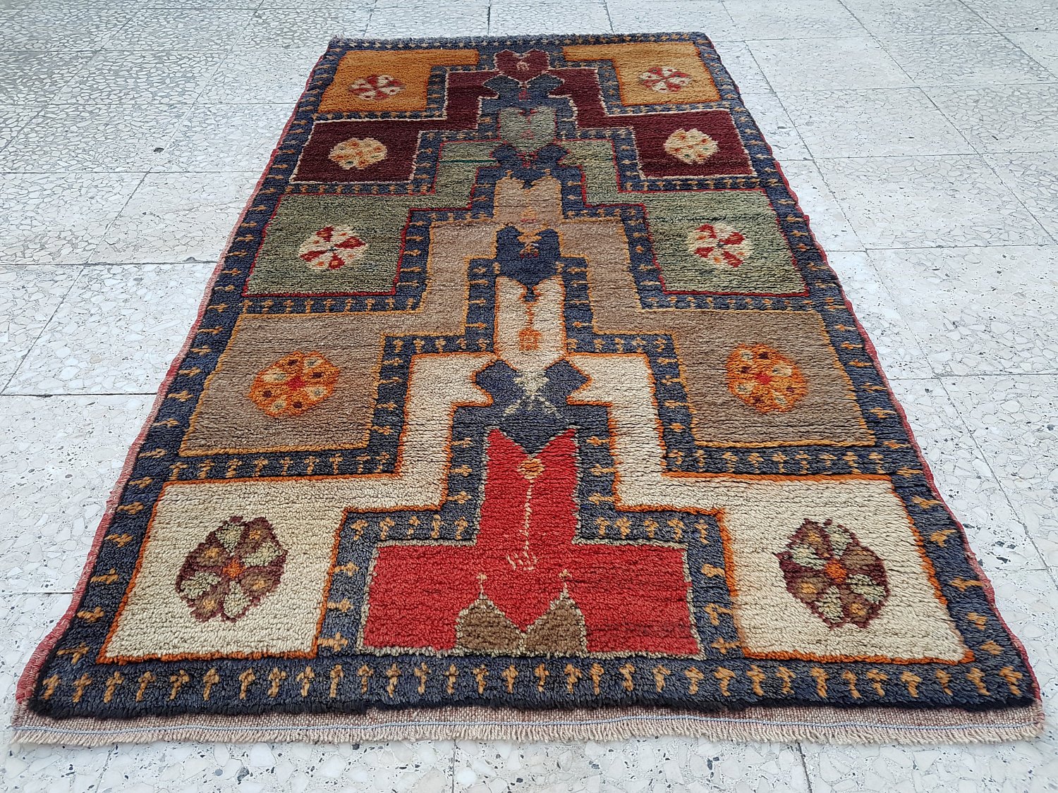 Kleiner Teppich aus Angorawolle, 1980er bei Pamono kaufen