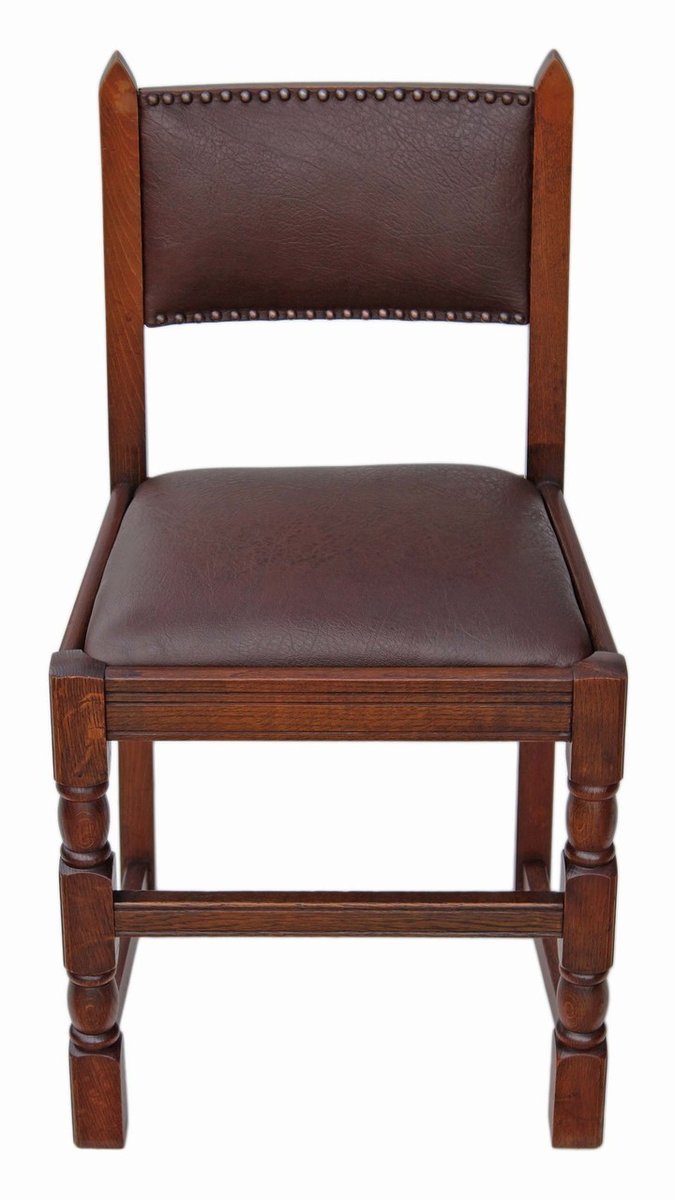 Neugotische Esszimmerstühle aus Eiche, 1950er, 4er Set bei Pamono kaufen