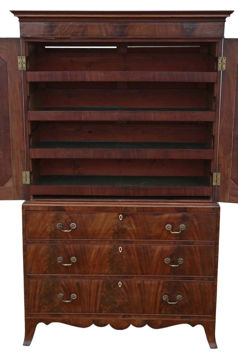 Armario antiguo de caoba y lino en venta en Pamono