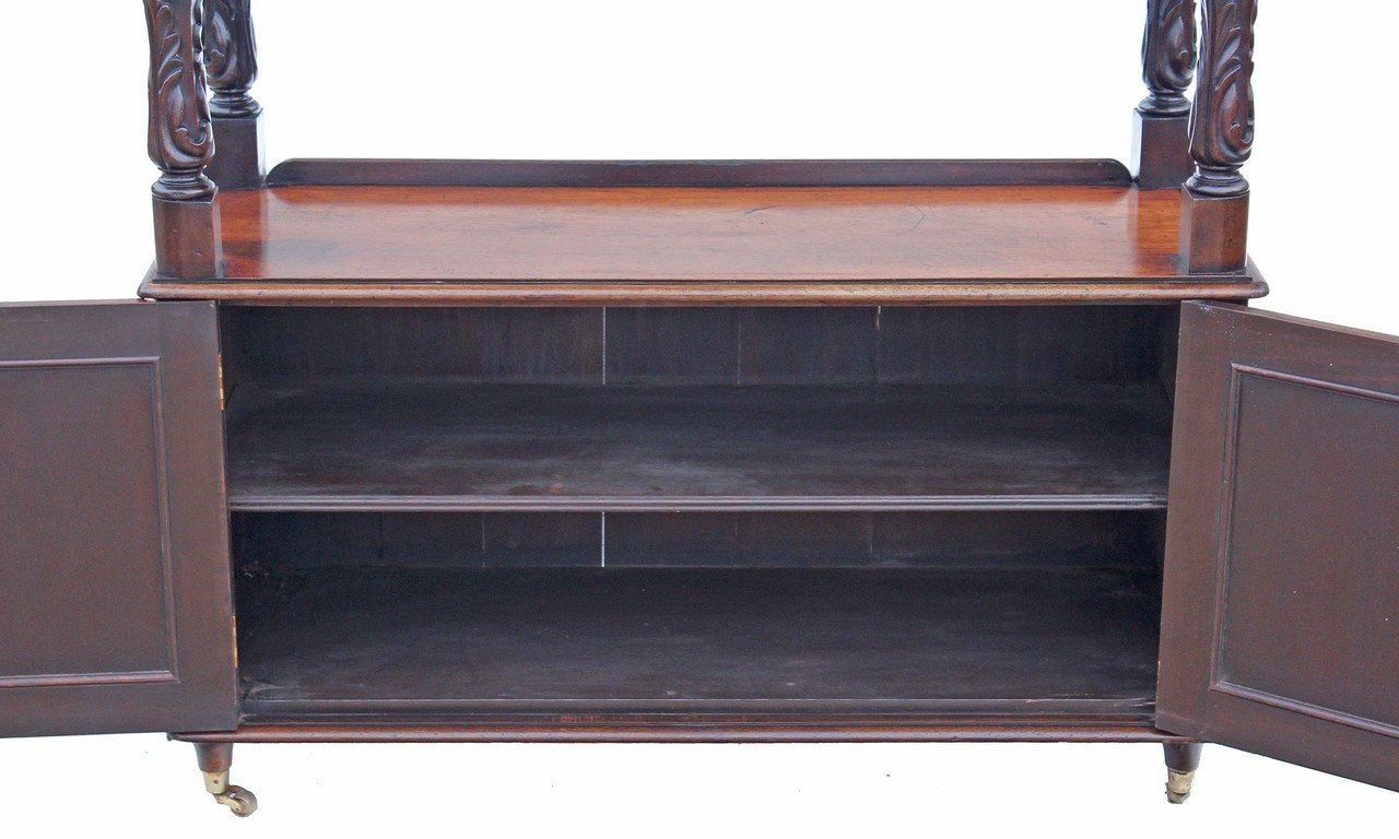 Aparador victoriano de caoba tallada en venta en Pamono