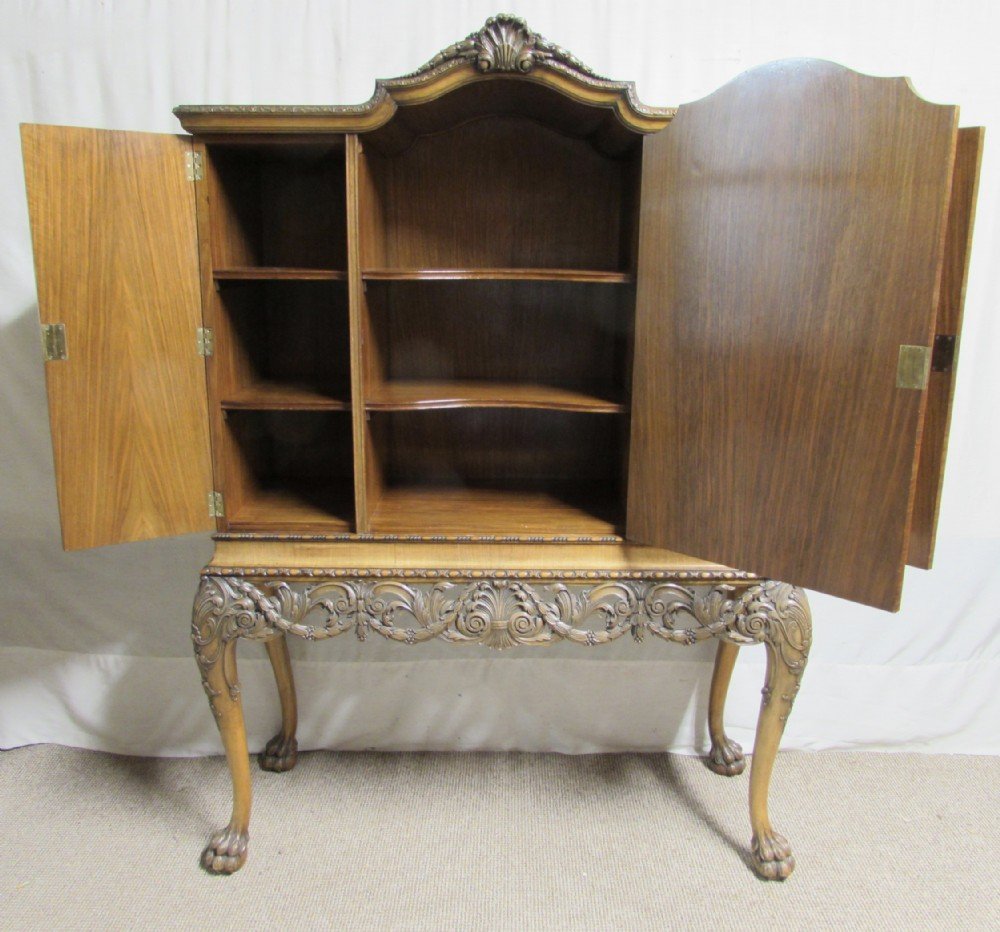 Antiker Queen Anne Schrank aus Nusswurzelholz bei Pamono kaufen