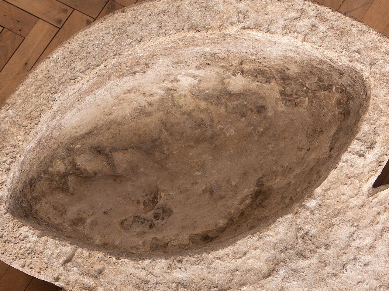 fregadero de piedra antiguo