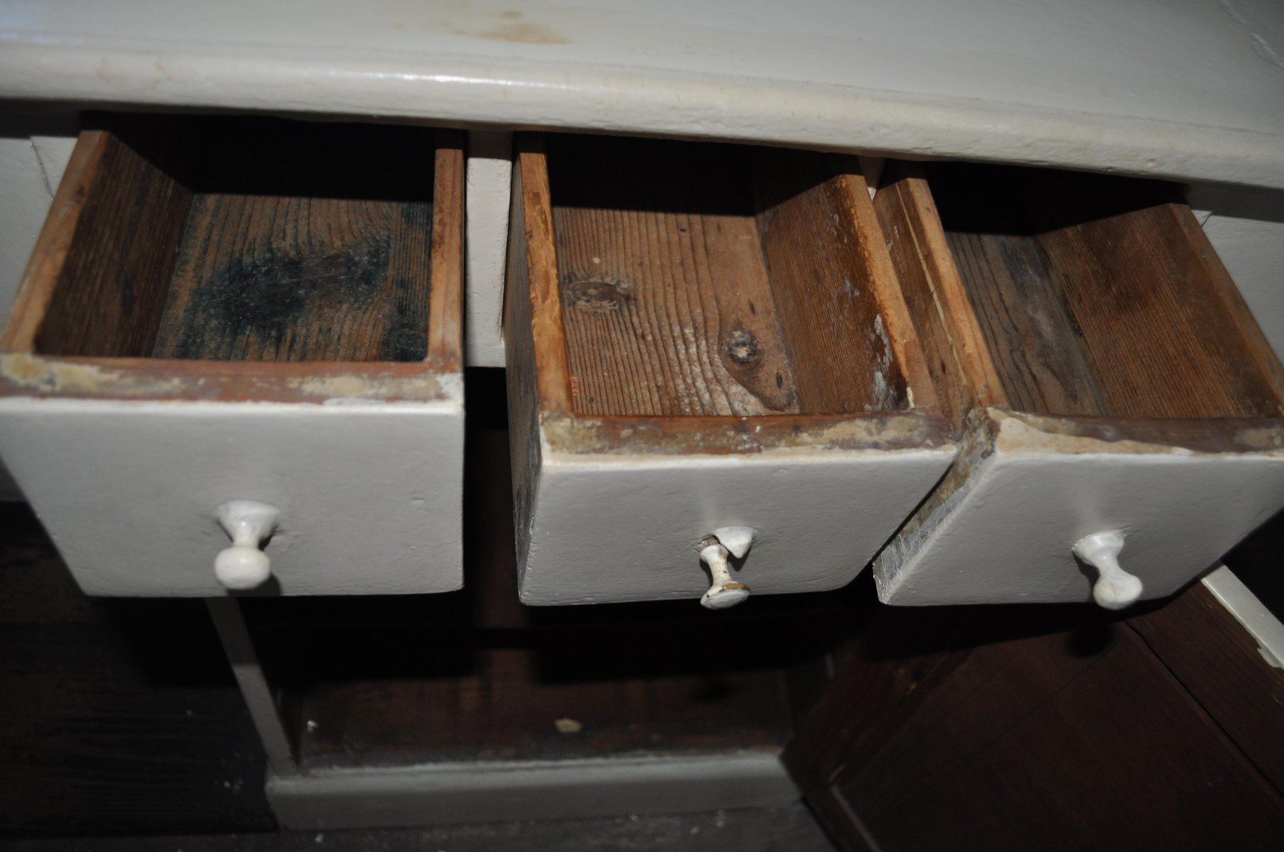 Mostrador de barbería antiguo pintado, década de 1900 en venta en Pamono