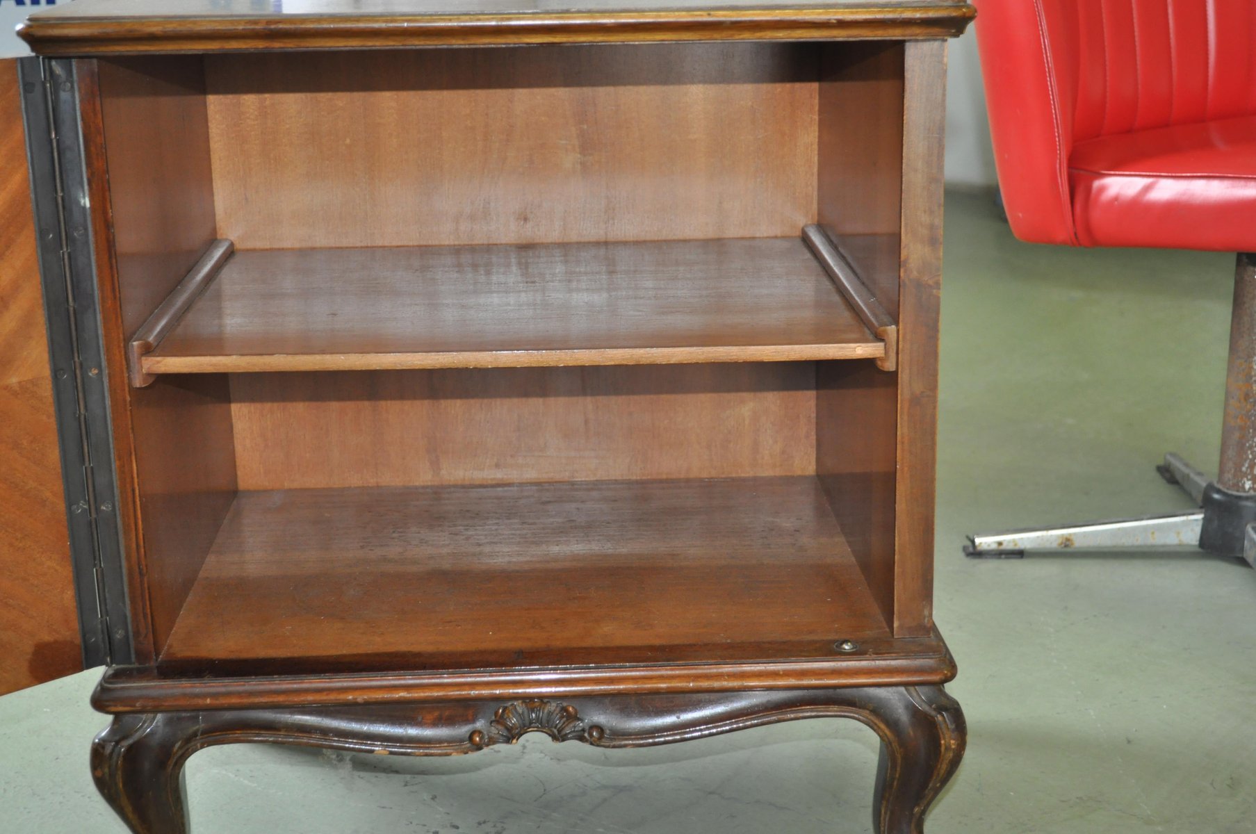 Mueble estilo barroco antiguo pequeño en venta en Pamono