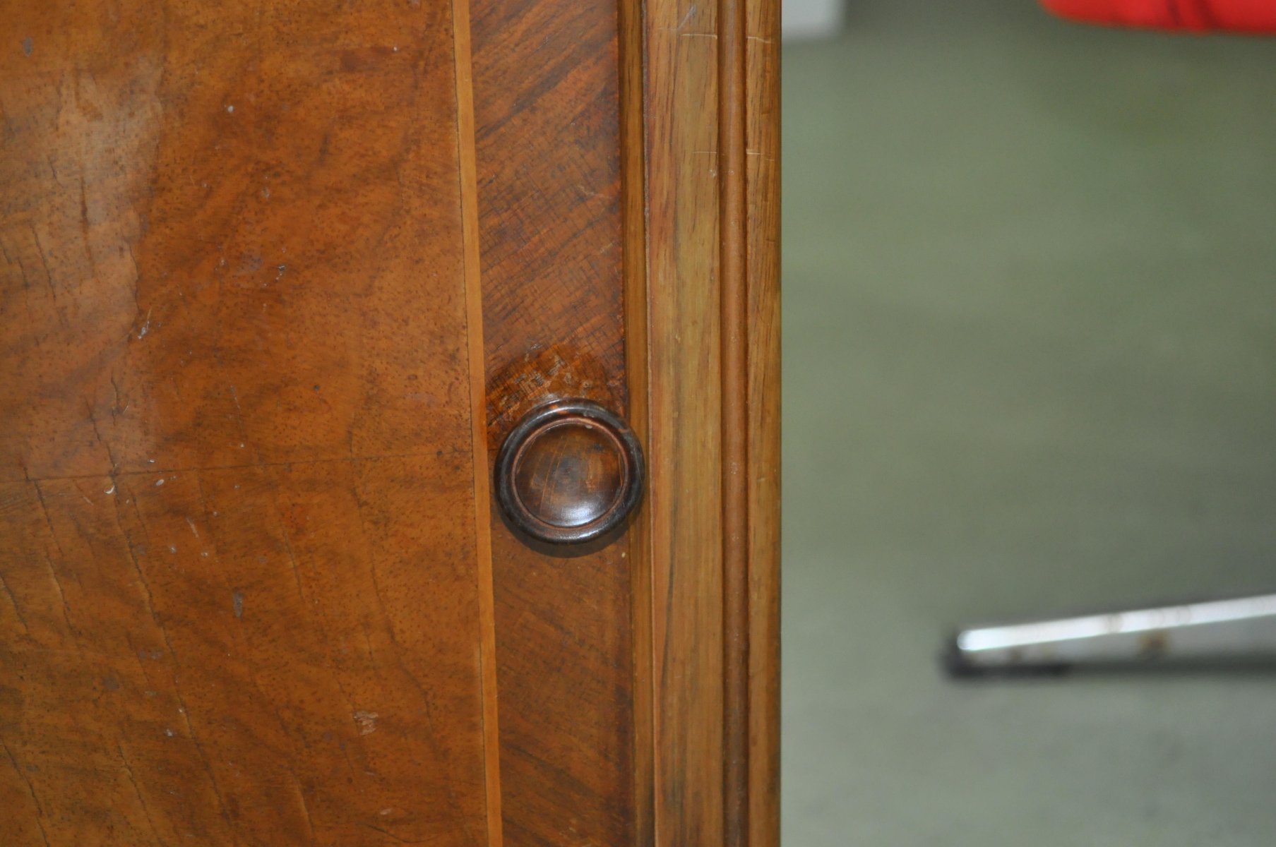 Mueble estilo barroco antiguo pequeño en venta en Pamono