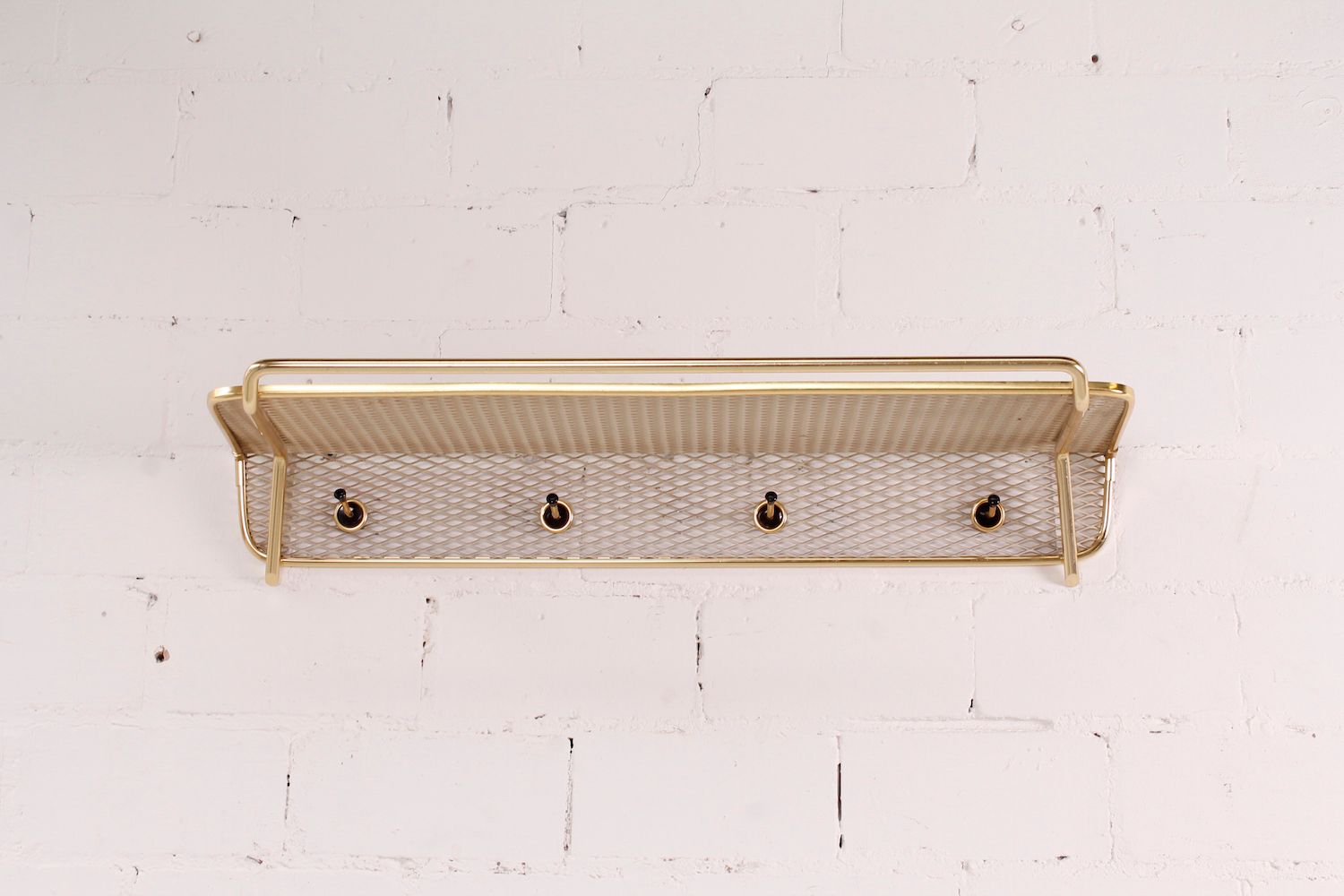 Mid-Century Hutablage aus weiß lackiertem Metallgitter bei Pamono kaufen