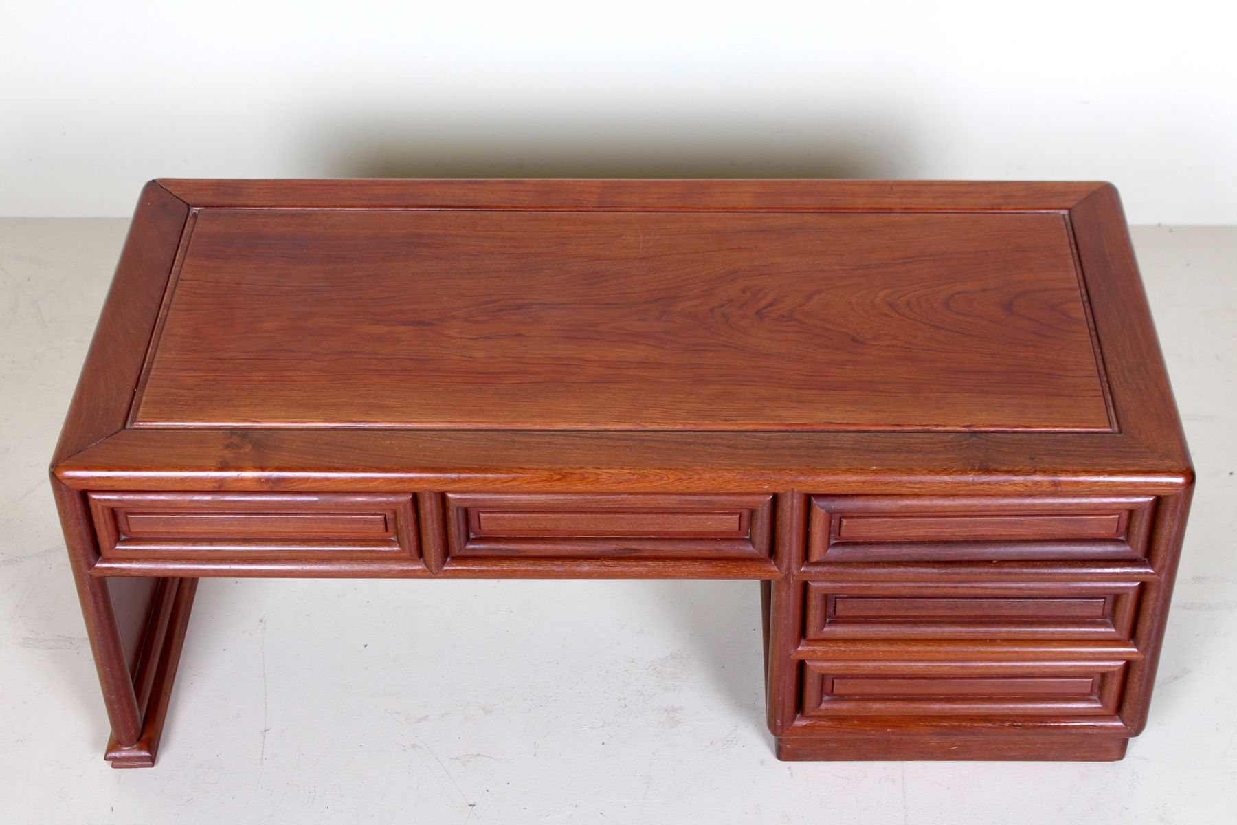 1940S Coffee Table / 1940s Wood Slice Coffee Table at 1stdibs - Vntg mersman 6924 duncan phyfe mahogany round coffee table w/inlay 32 diameter.