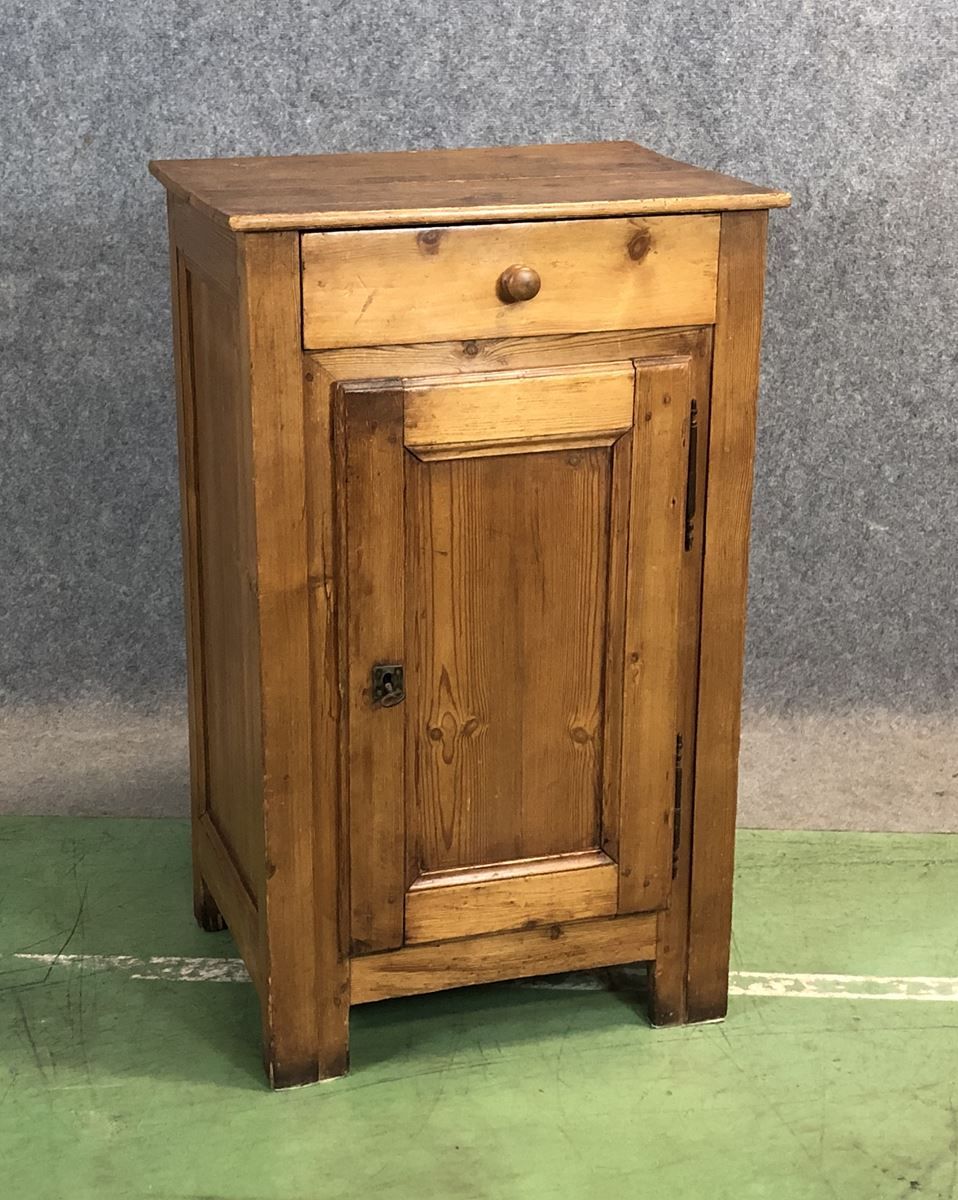 Antiker Schrank bei Pamono kaufen