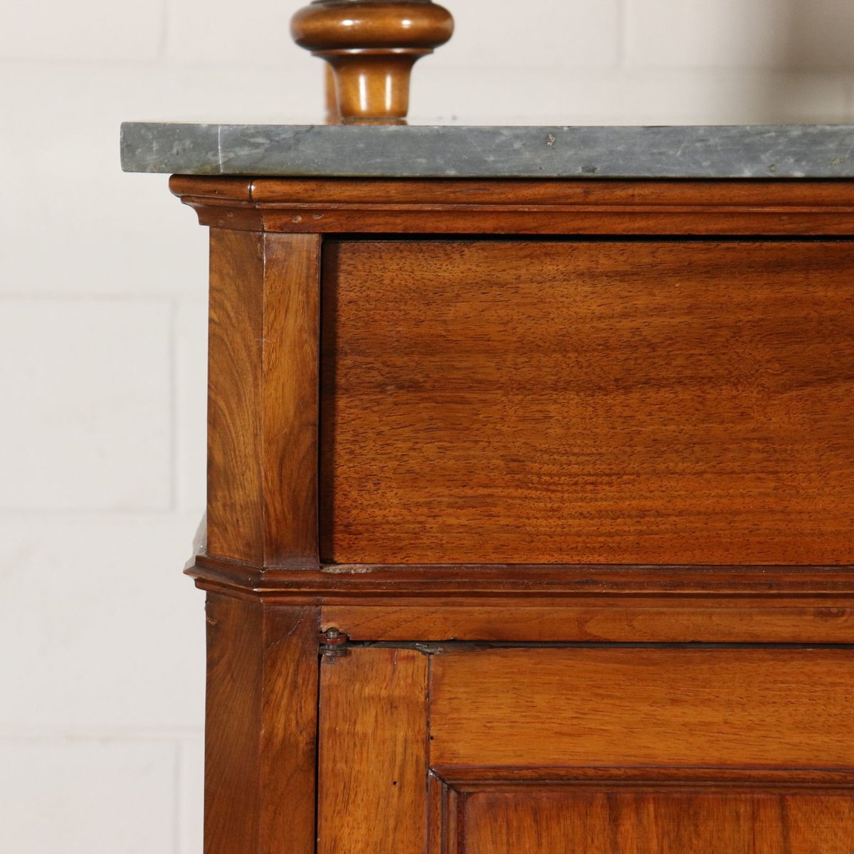 Antiker italienischer Geschirrschrank mit doppeltem Korpus 10