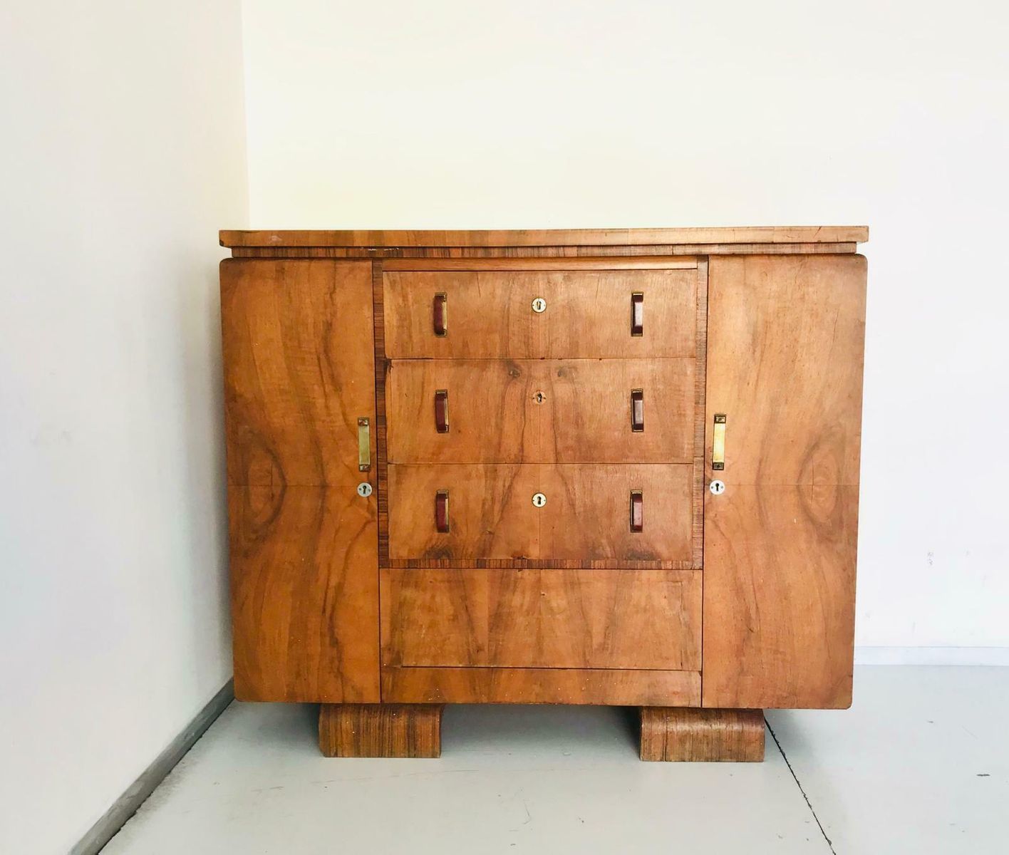 Französische Art Deco Vintage Kommode aus Holz, 1930er bei Pamono kaufen