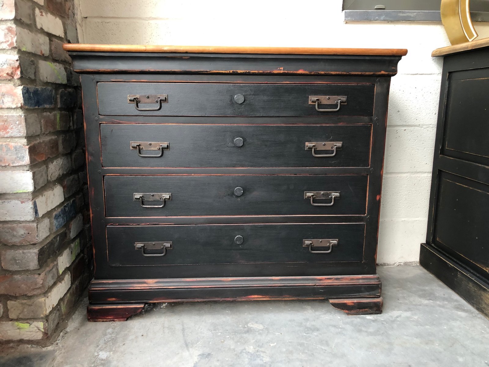 Industrielle Vintage Kommode aus Holz, 1980er bei Pamono kaufen