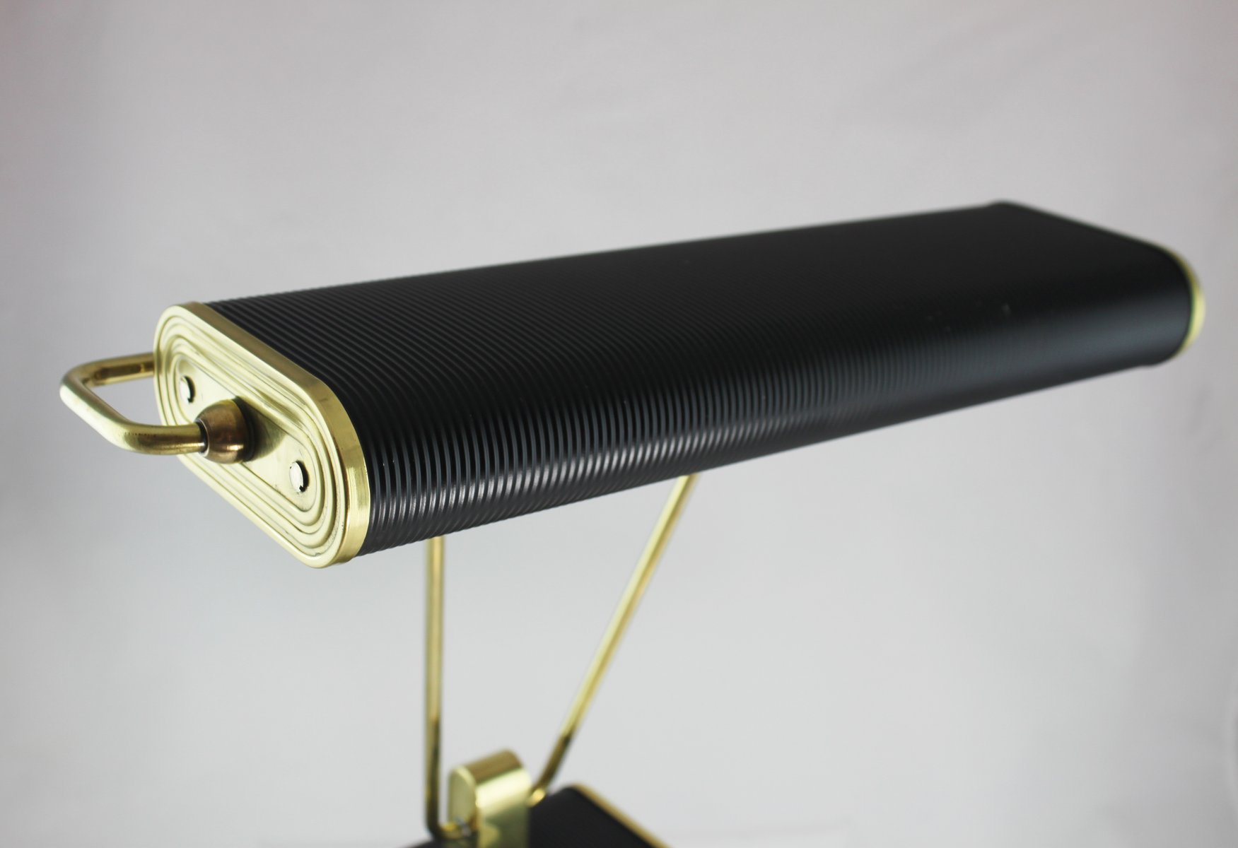 Franzosische Art Deco Tischlampe Aus Aluminium Metall Von Eileen