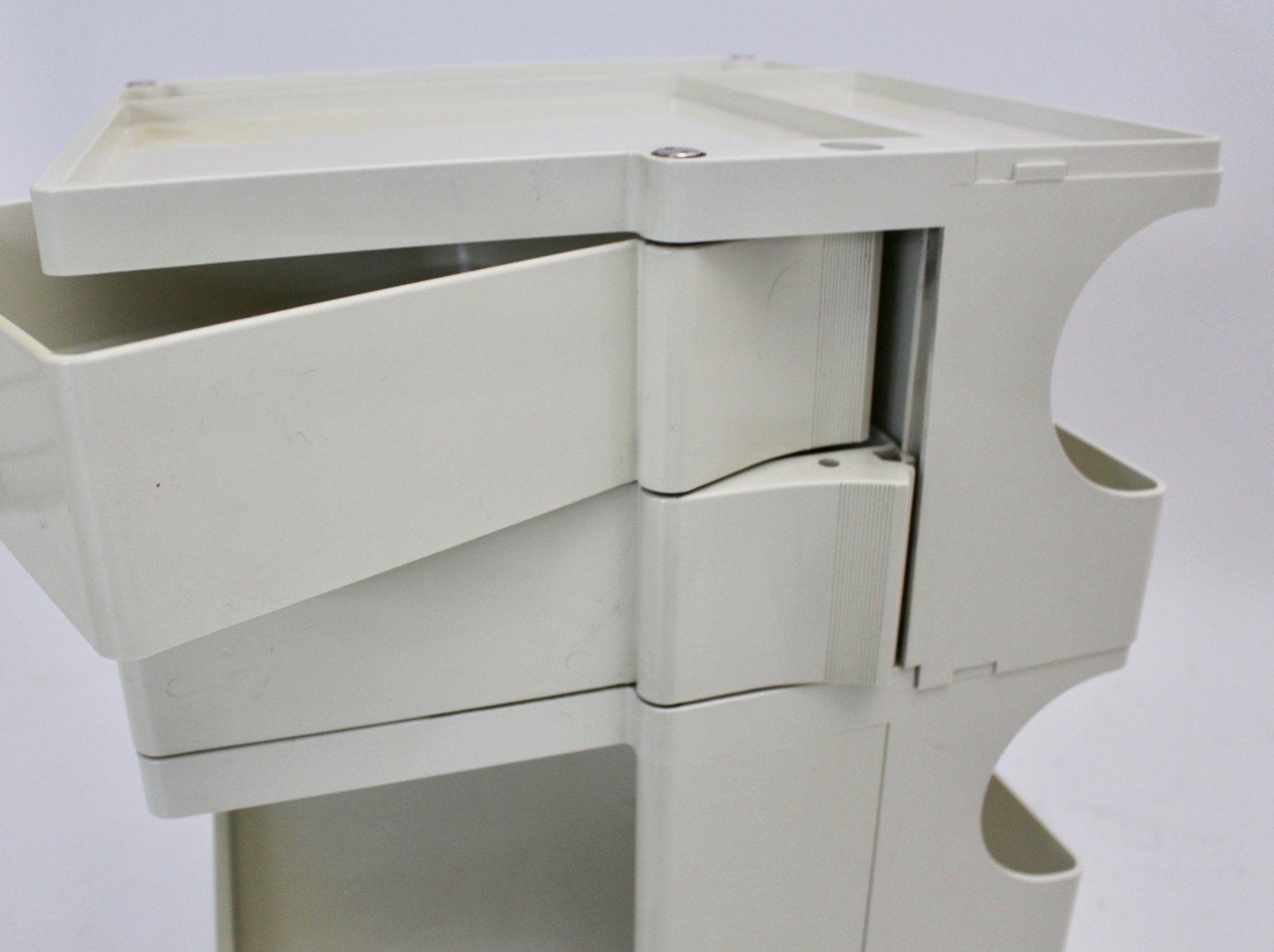 MidCentury Plastic Dresser by Joe Colombo for Bieffeplast for sale at Pamono