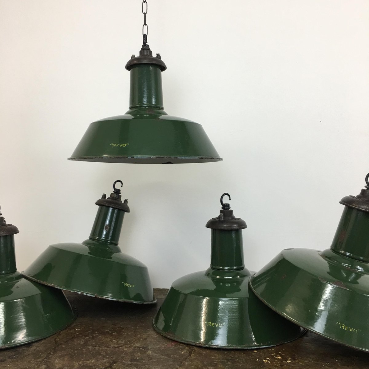 Industrielle Deckenlampe aus Gusseisen und Stahl von Revo, 1930er bei