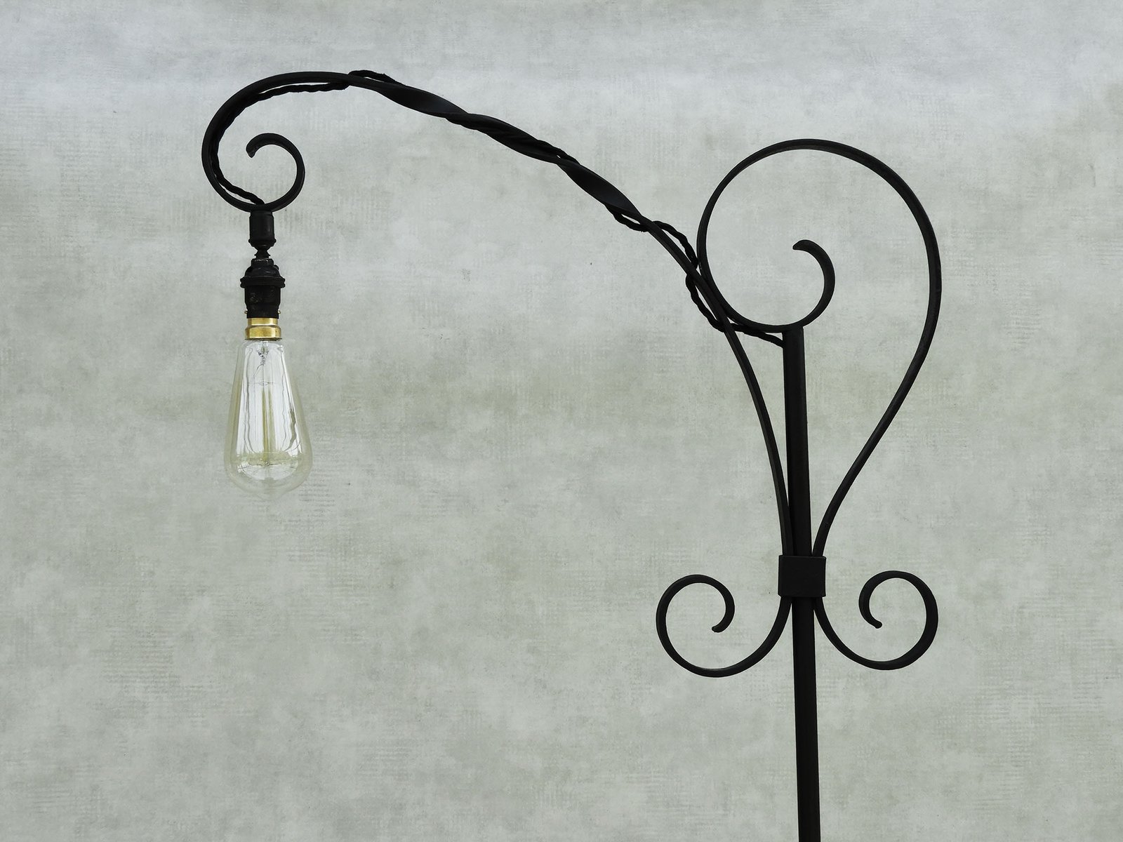 Lampadaire Brutaliste En Fer Forgé – Vintage 1950 – Noir