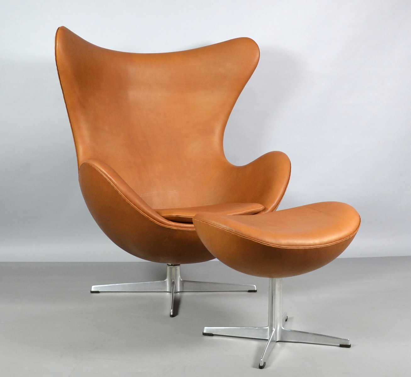 Egg Chair & Ottomane aus Leder von Arne Jacobsen für Fritz Hansen, 1967