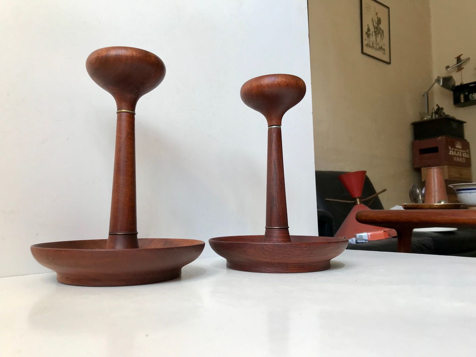 Moderne skandinavische Kerzenhalter aus Teak, 1960er, 2er ... Moderne skandinavische Kerzenhalter aus Teak, 1960er, 2er ...
