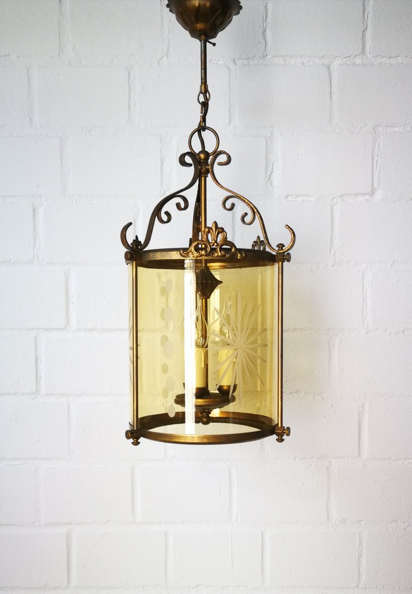 Lámpara colgante alemana antigua de vidrio y latón, años 60 en venta en