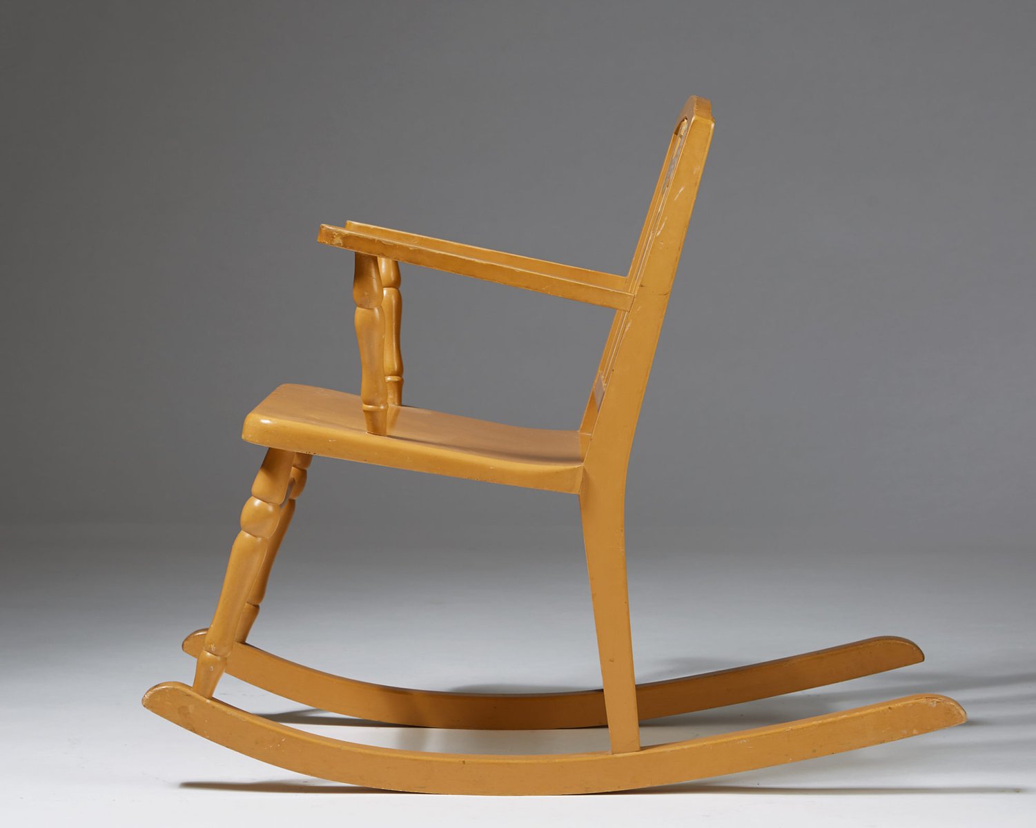 Moderner Vintage Schaukelstuhl aus Holz von Carl Hörvik, 1923 bei