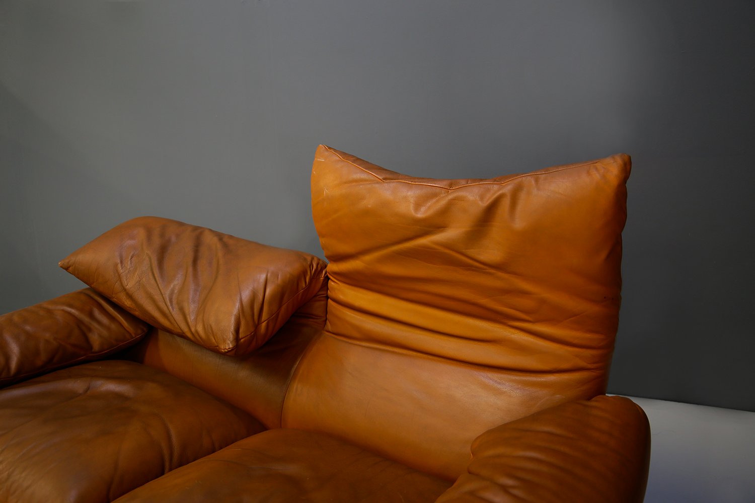 Divano Maralunga in pelle di Vico Magistretti per Cassina ...