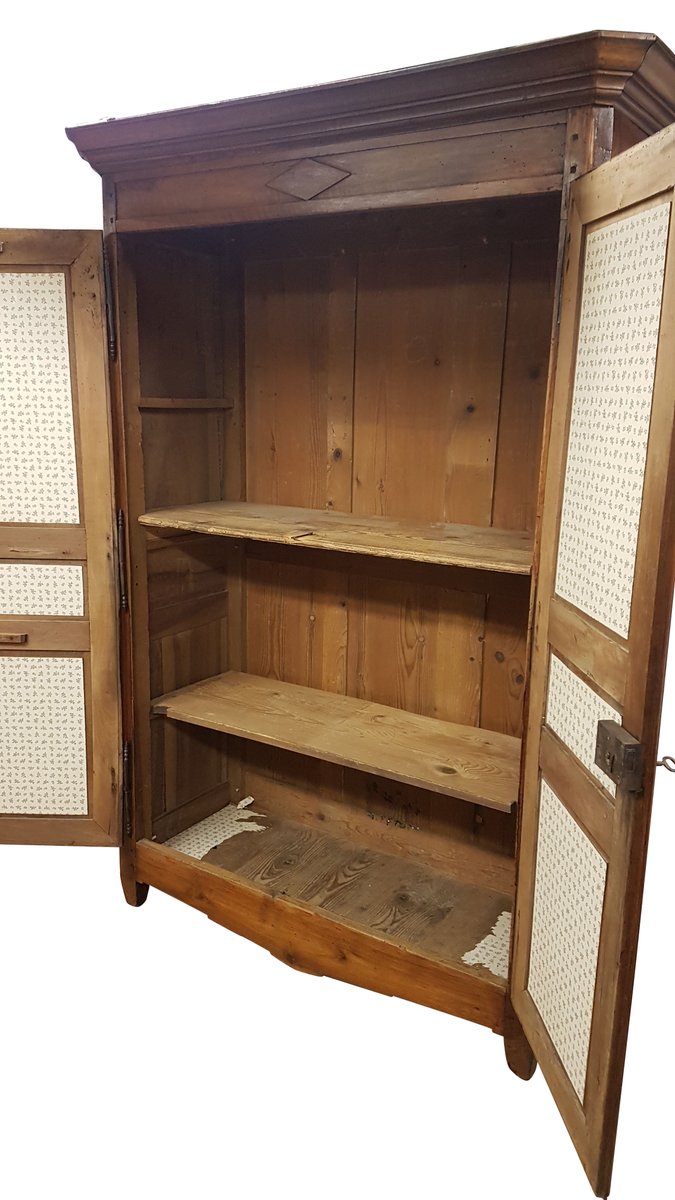 Französischer Kleiderschrank aus Nussholz, 19. Jh. bei ...