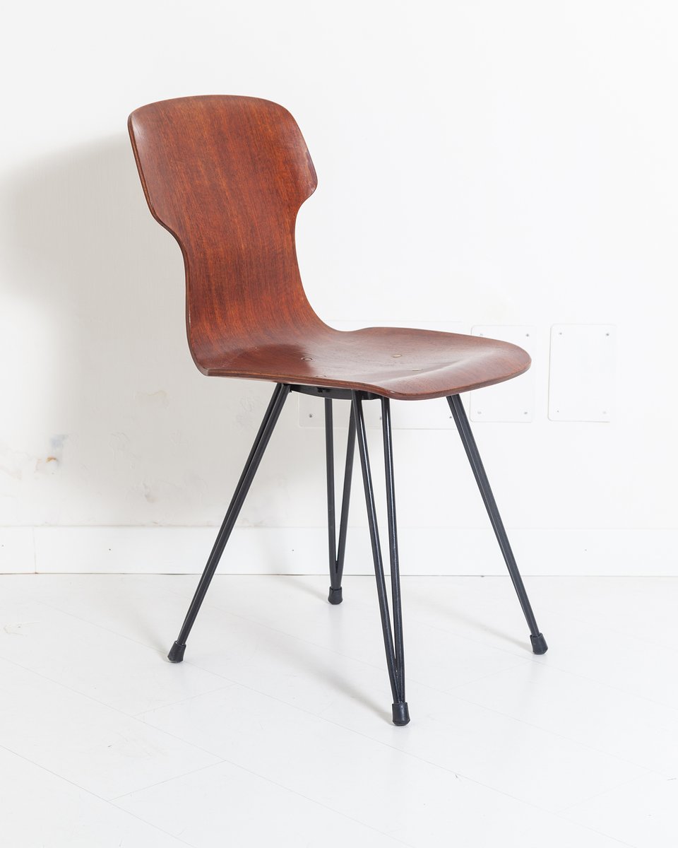 Sillas de comedor Mid-Century de teca, años 50. Juego de 4 en venta en